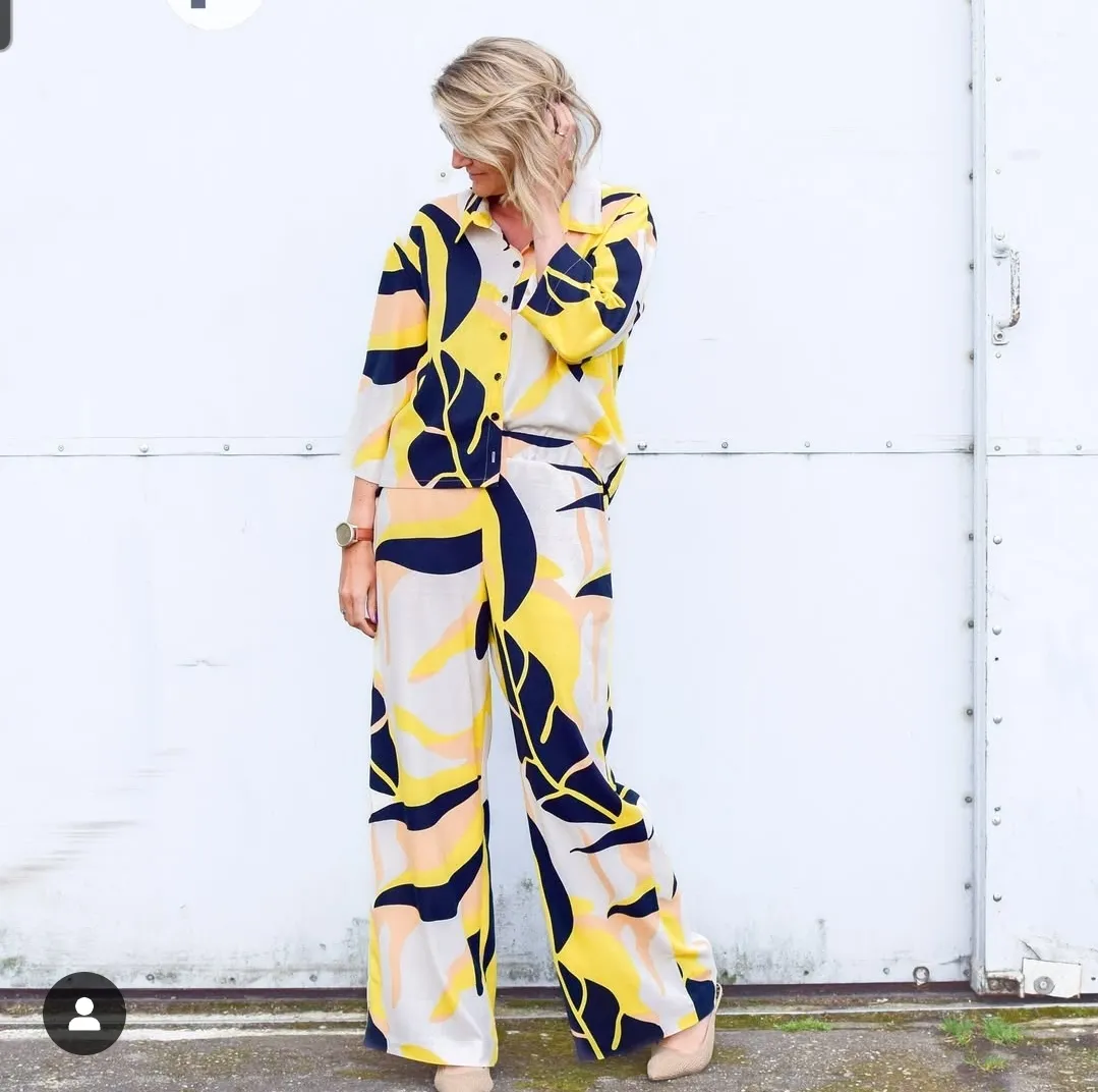 Linnen viscose print met abstract blad motief