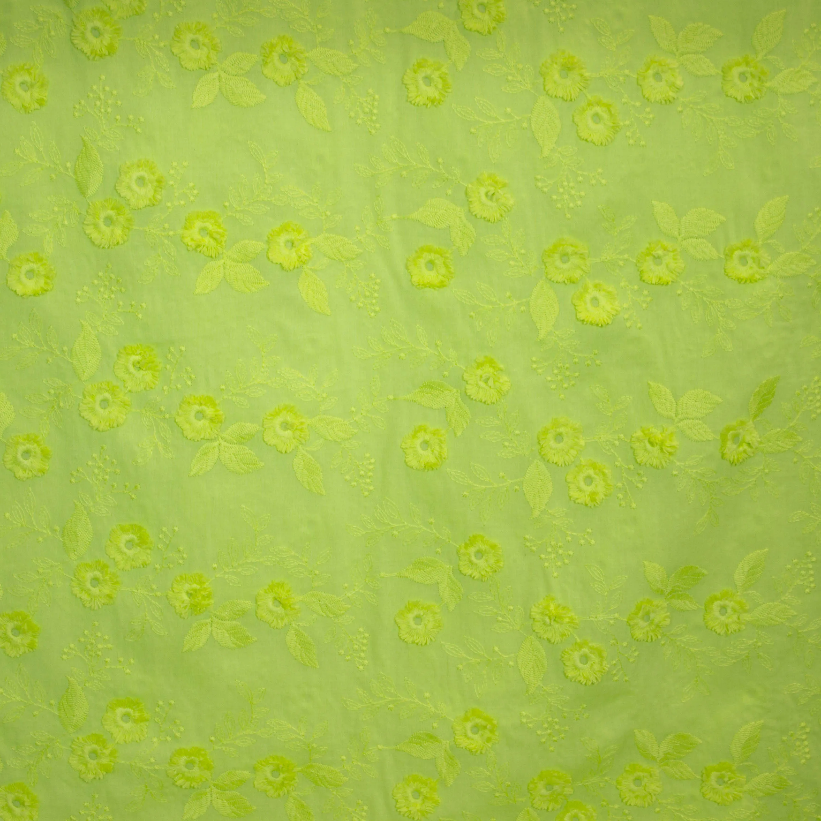 Broderie limoengroen met bloemen