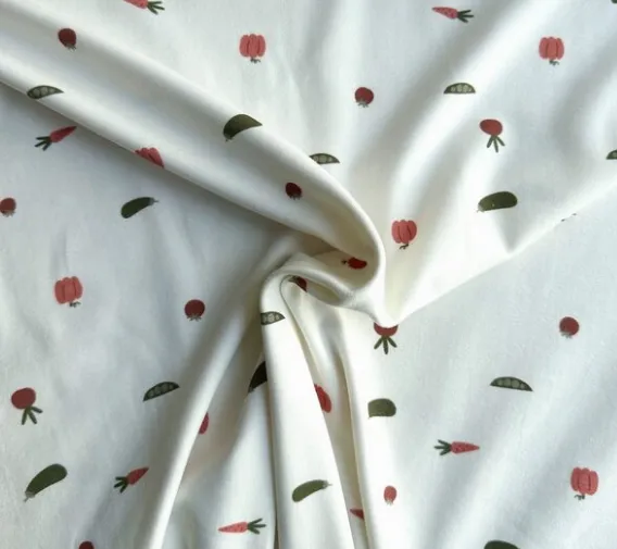 Tricot gebroken wit met groentjes