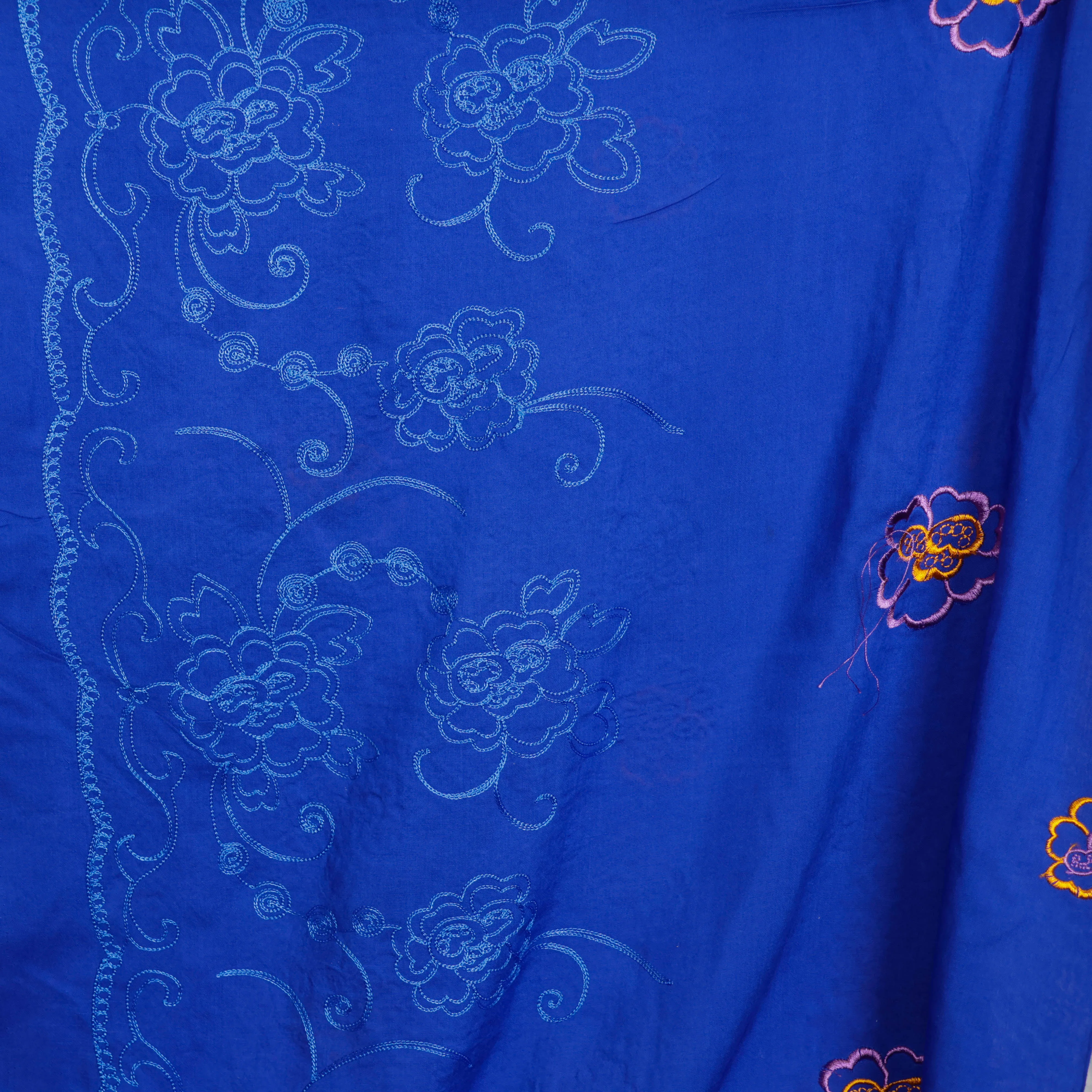 Broderie blauw met bloemen