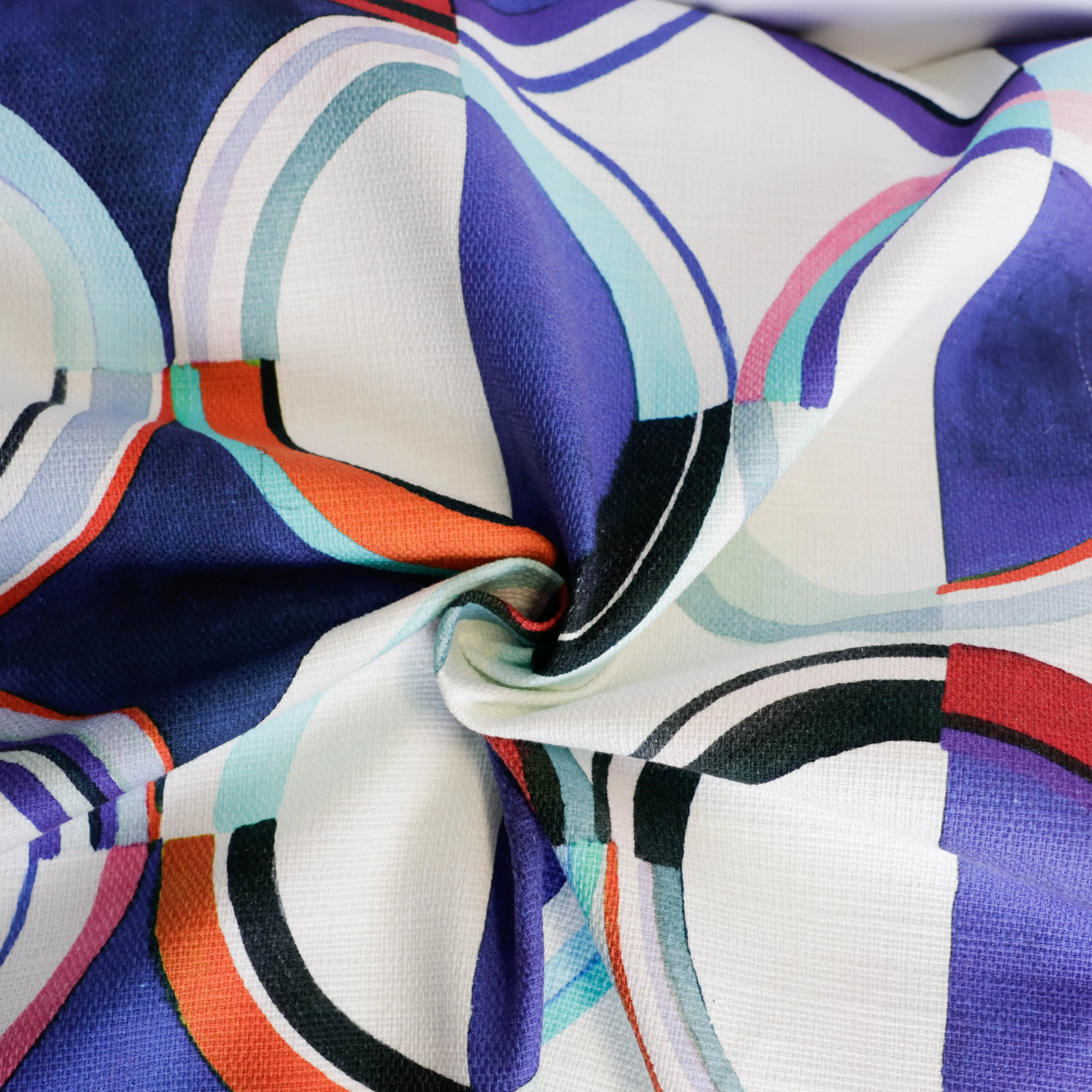 Canvas wit-blauw met abstract patroon