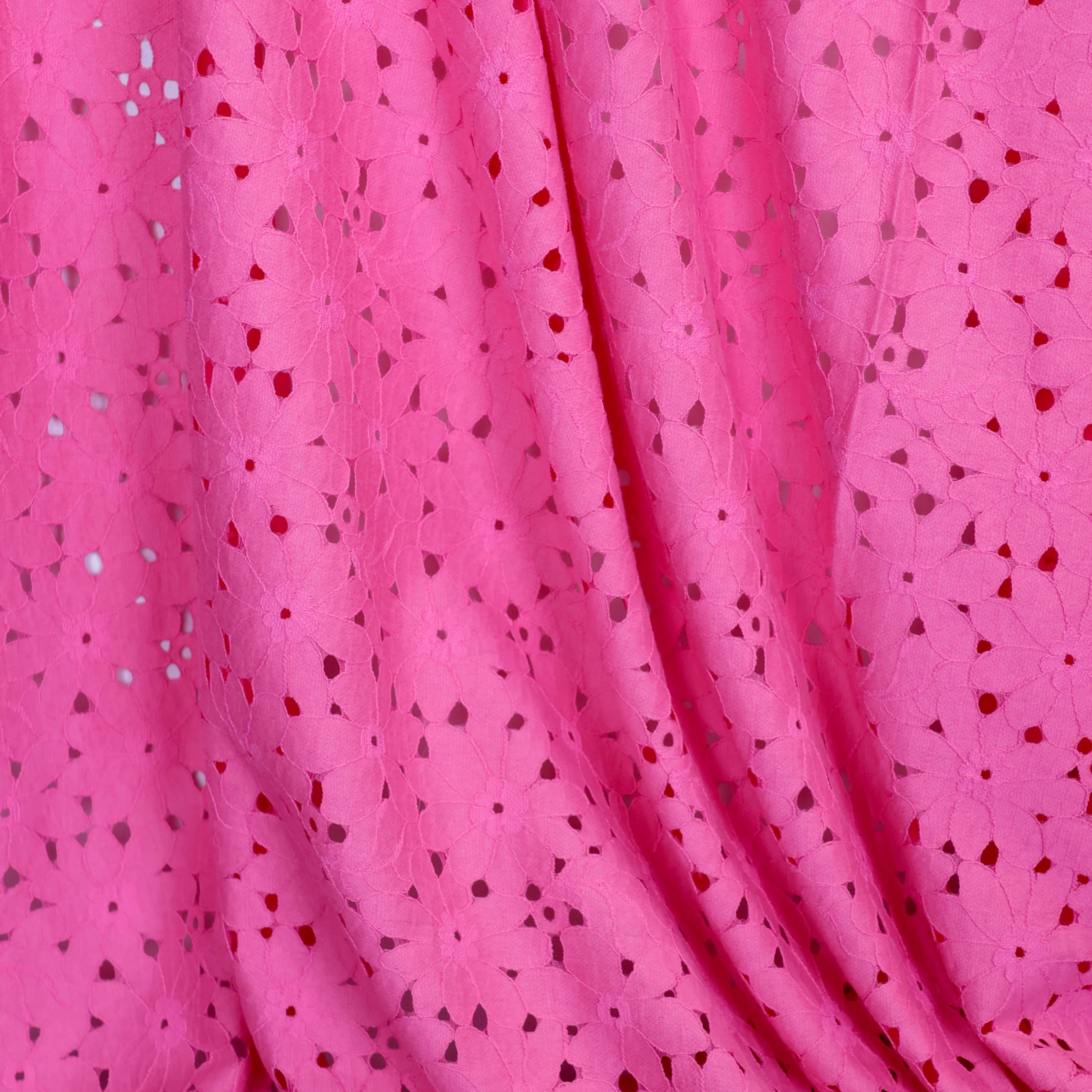 Broderie roze bloemen