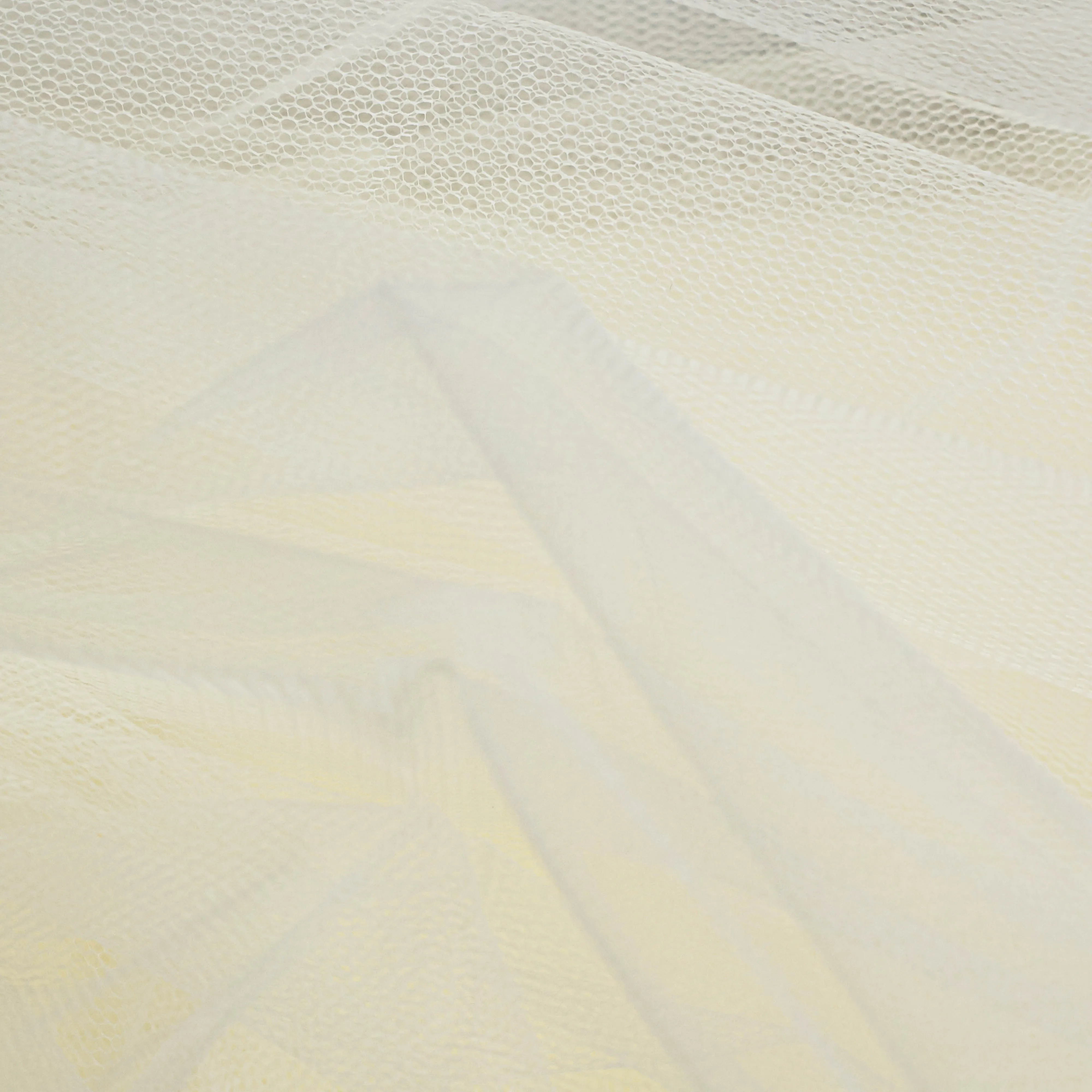 Tule ivory wit