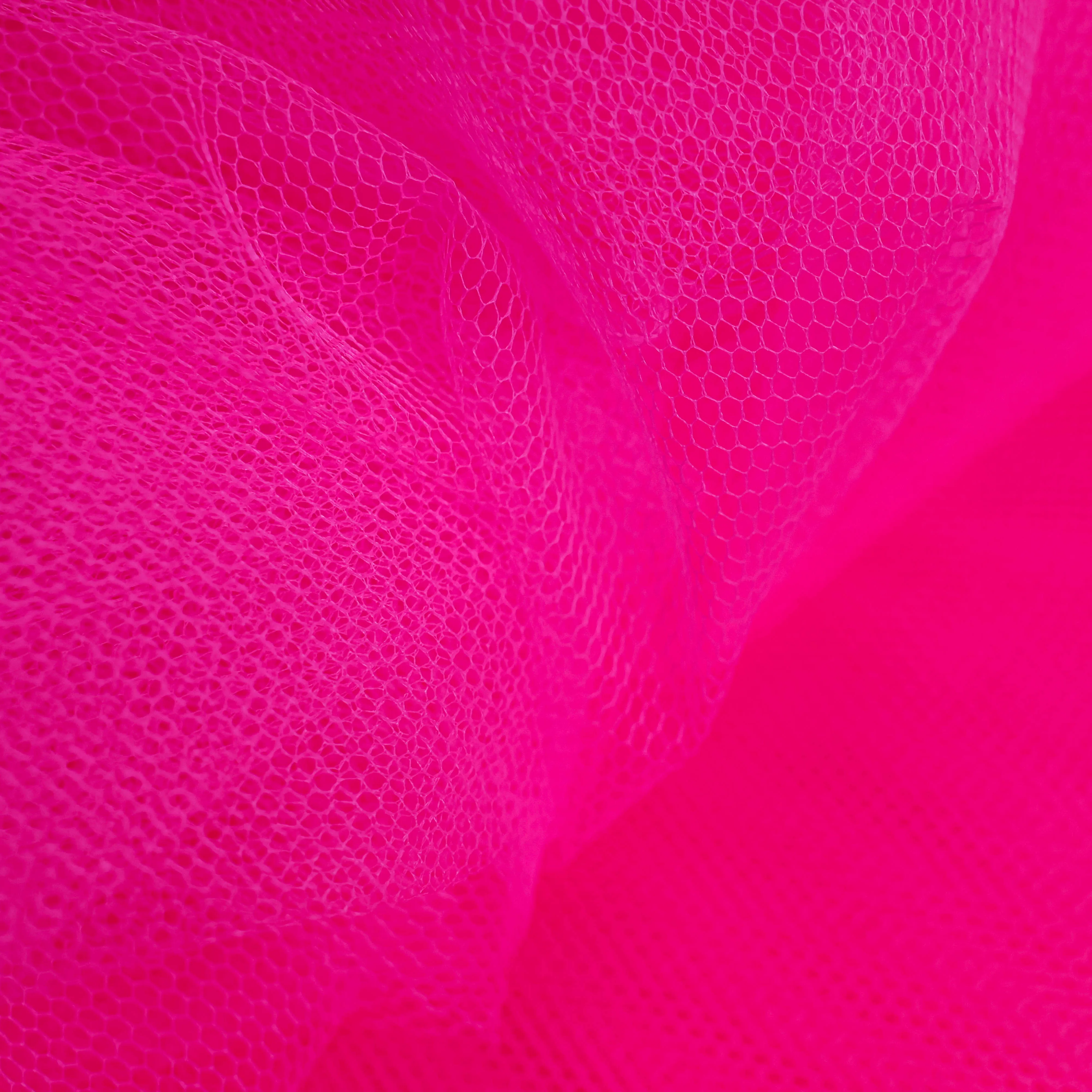 Tule fluo roze