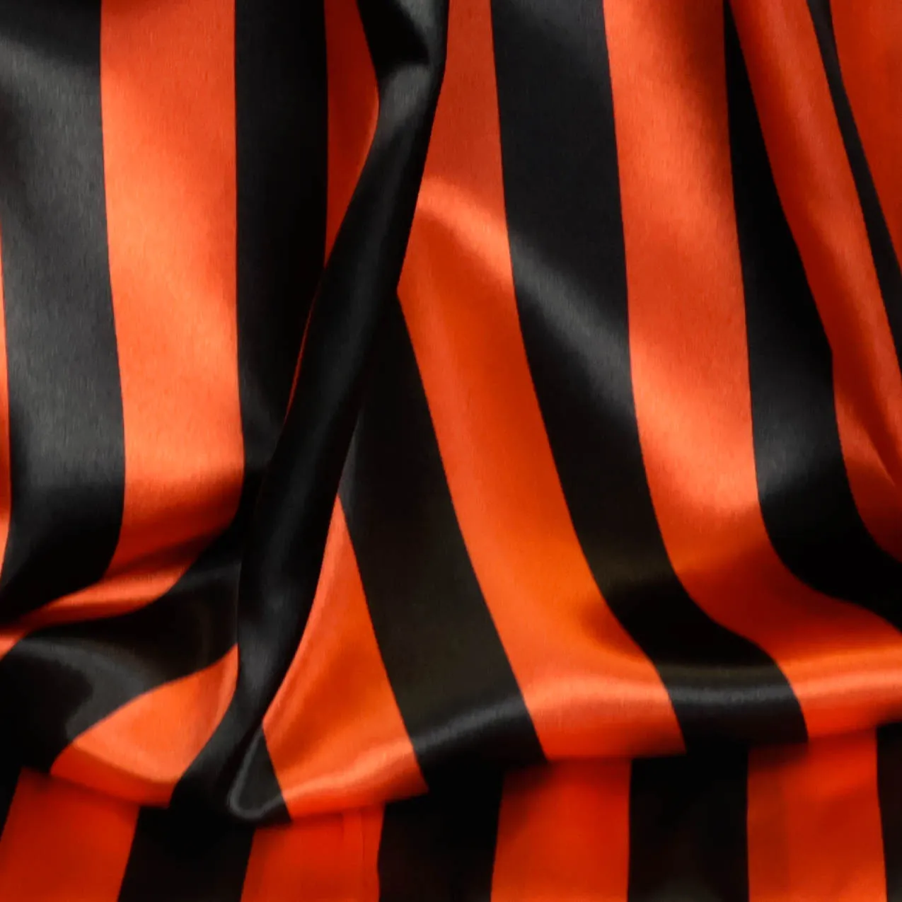 Polyester zwart rood gestreept