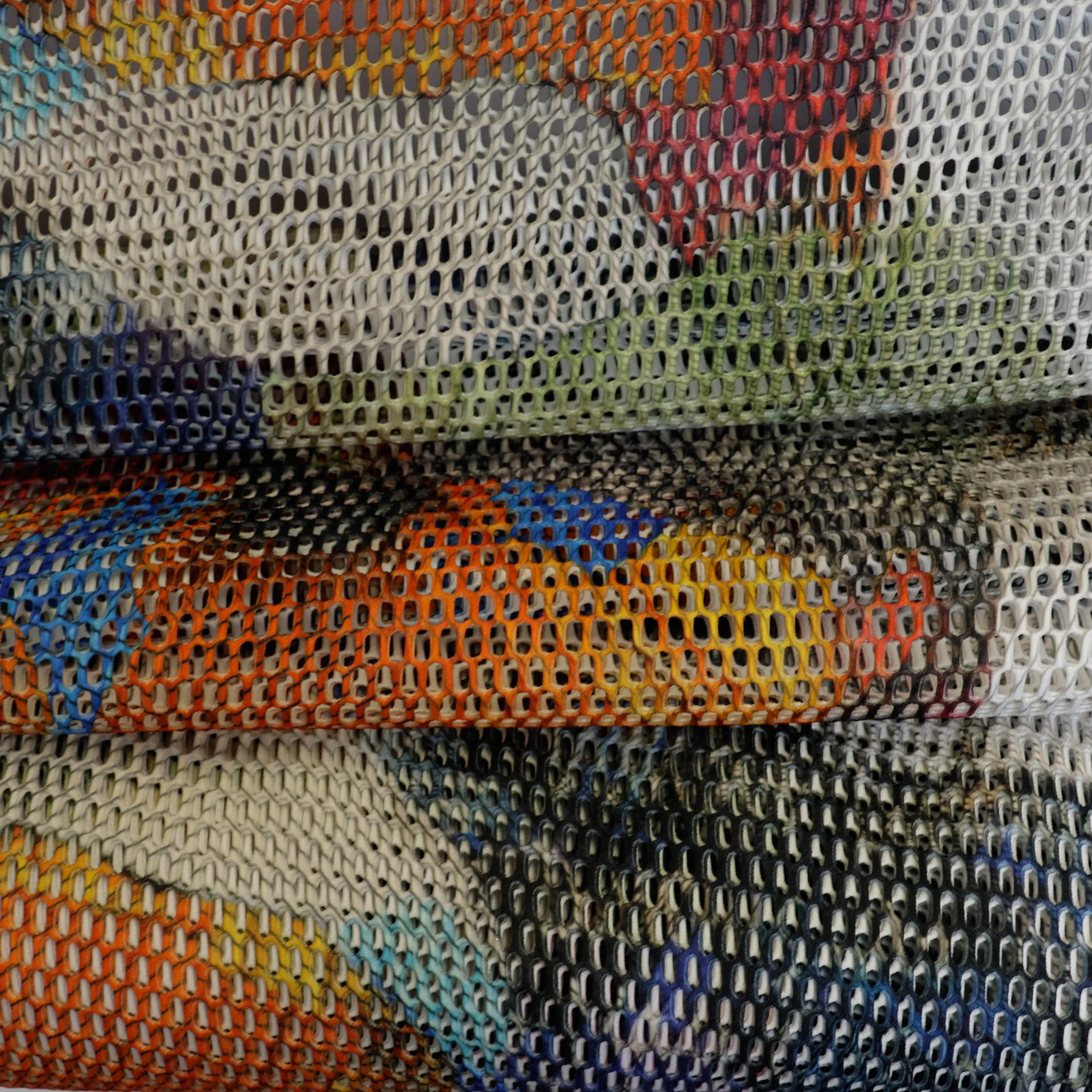 Polyester met transparante netstructuur met gekleurd patroon