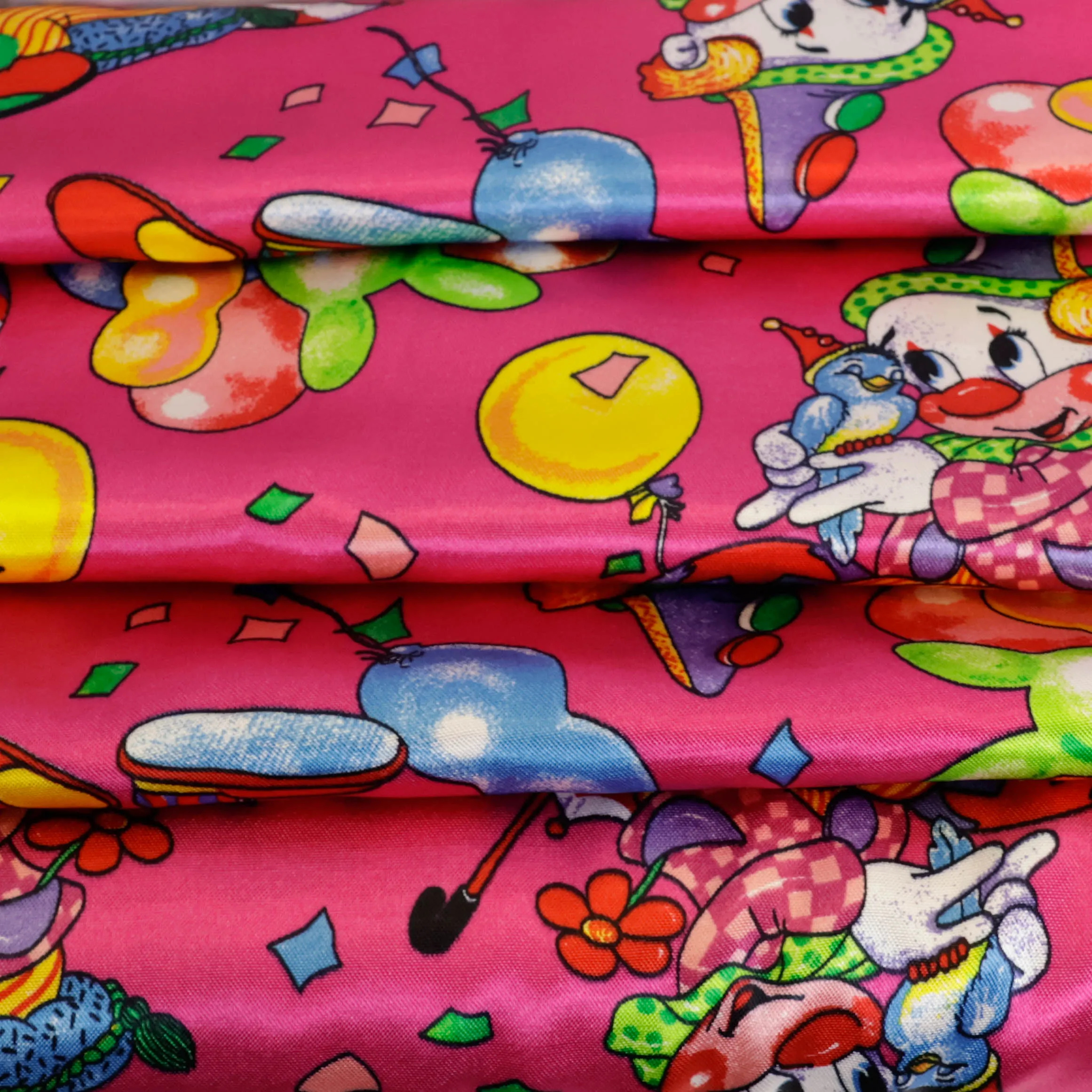 Polyester roze met clownpatroon
