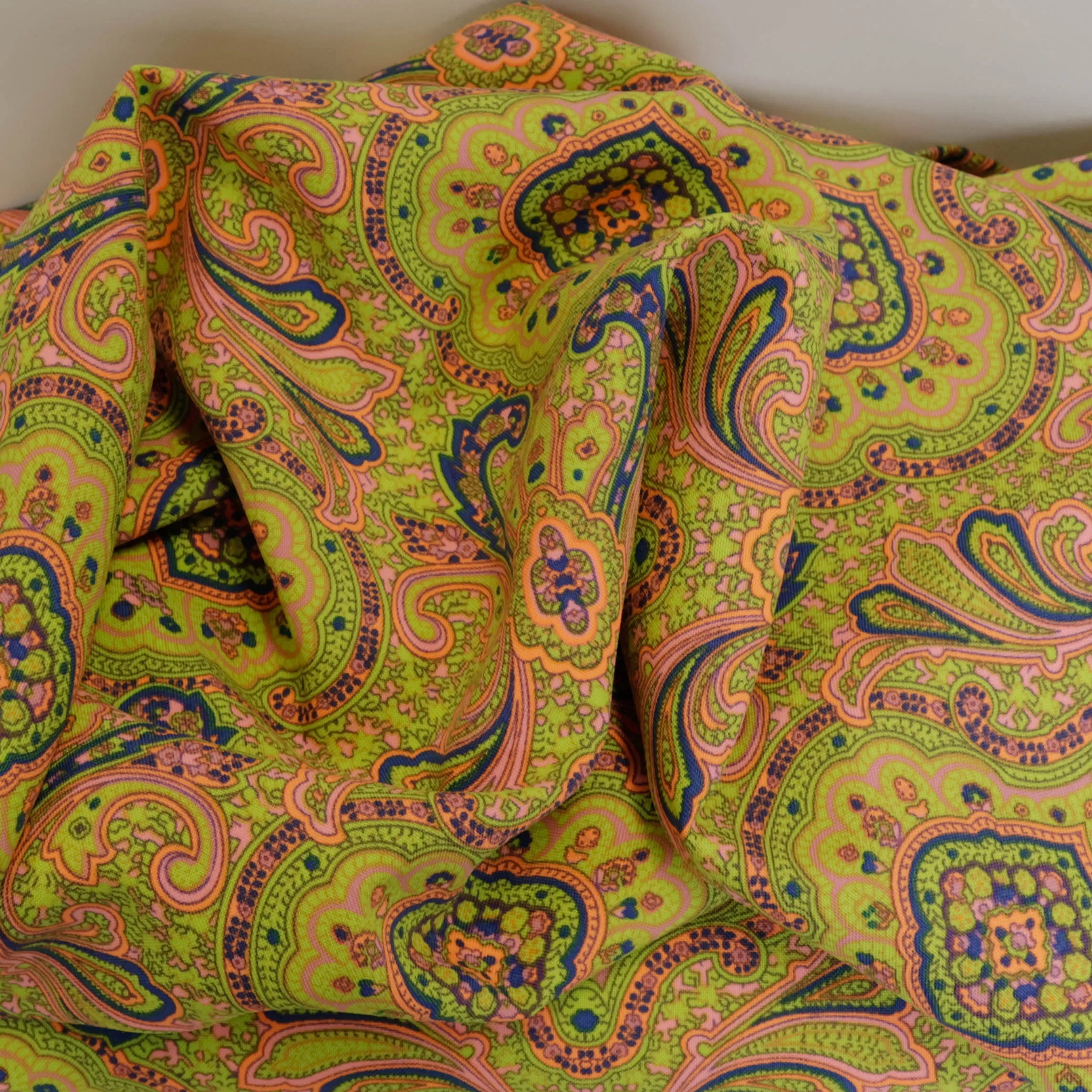 Polyester multicolor met Arabisch patroon
