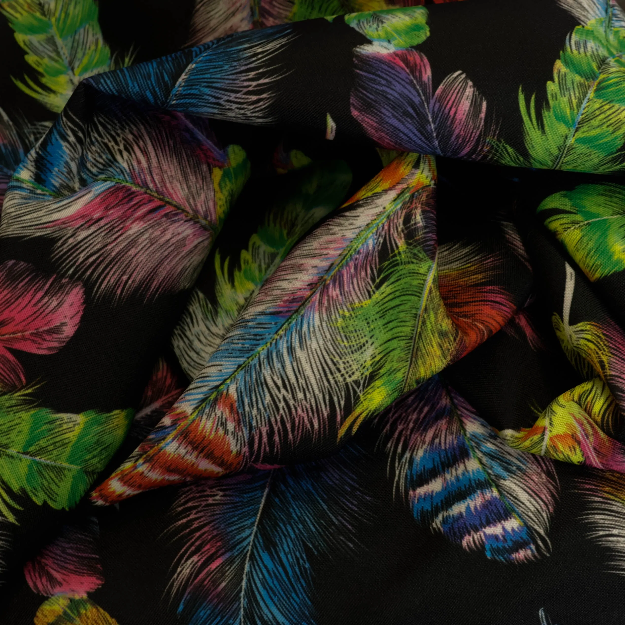 Polyester zwart met gekleurde veren