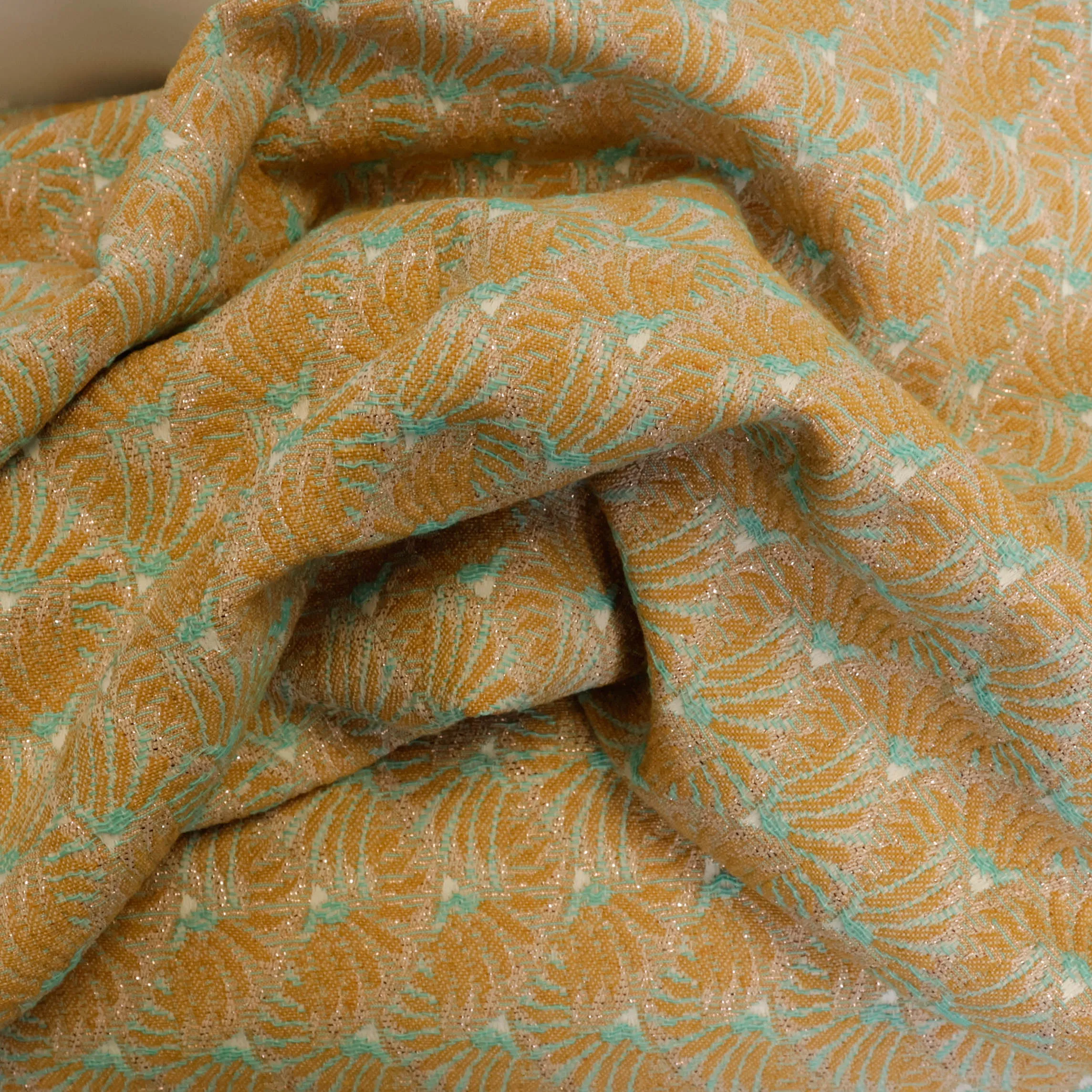 Chanelstof goud met turquoise accenten