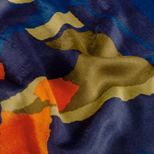 Satijn olijfgroen met abstract patroon