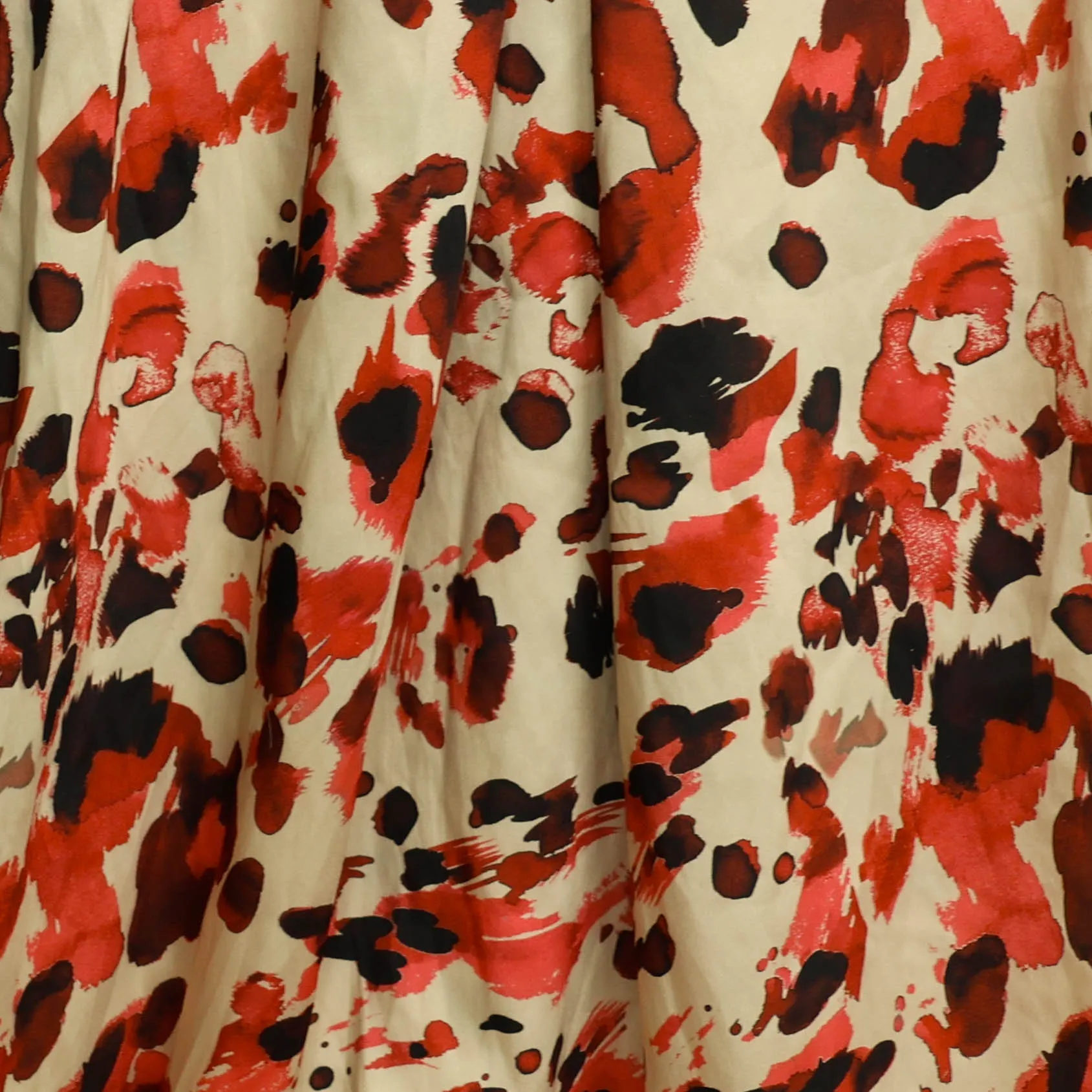 Satijn gebroken wit met bordeaux print
