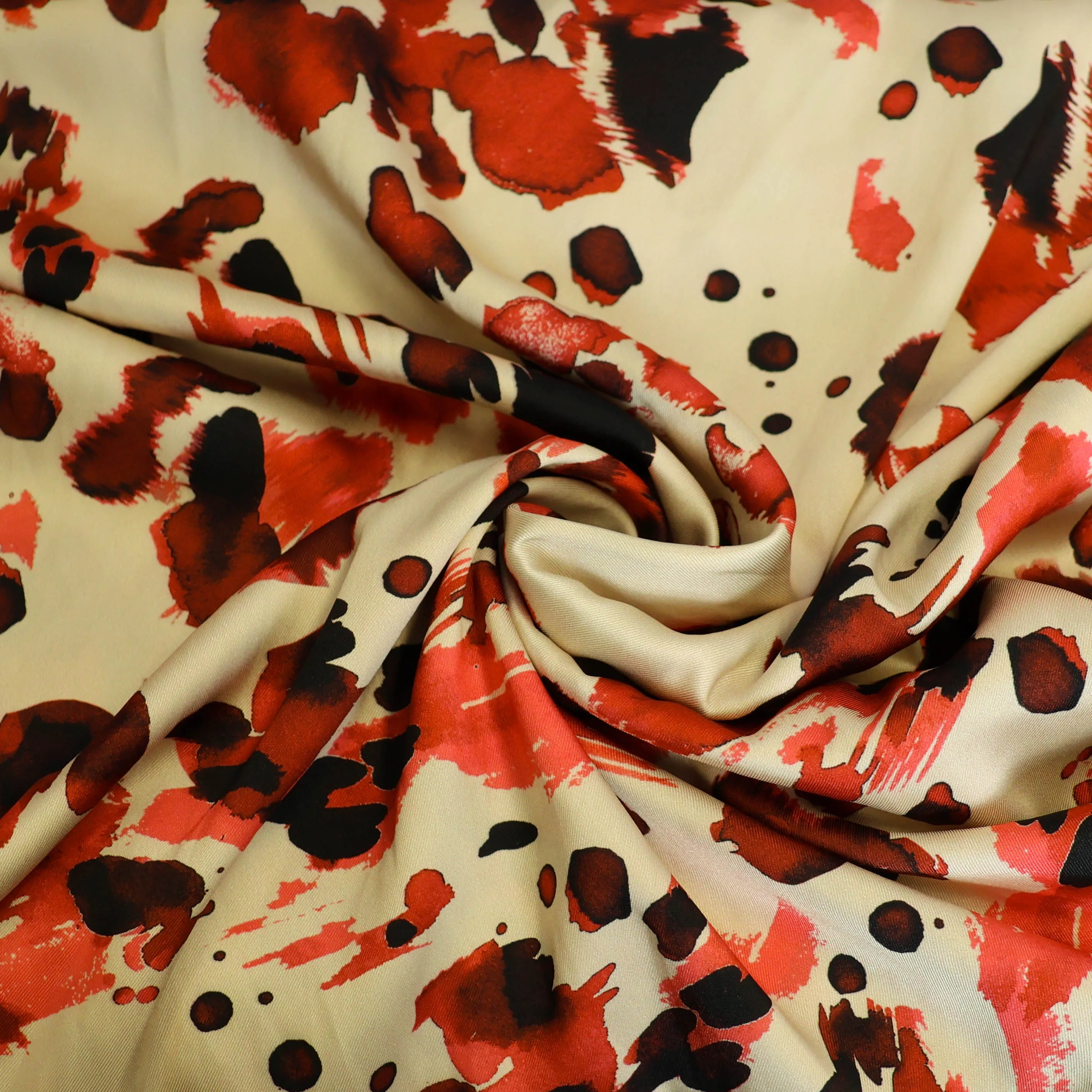 Satijn gebroken wit met bordeaux print