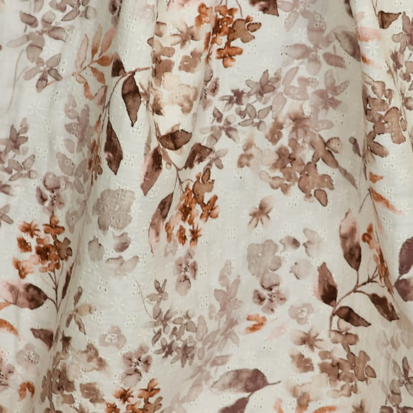 Double gauze met geborduurde bloemen wit met bruine planten