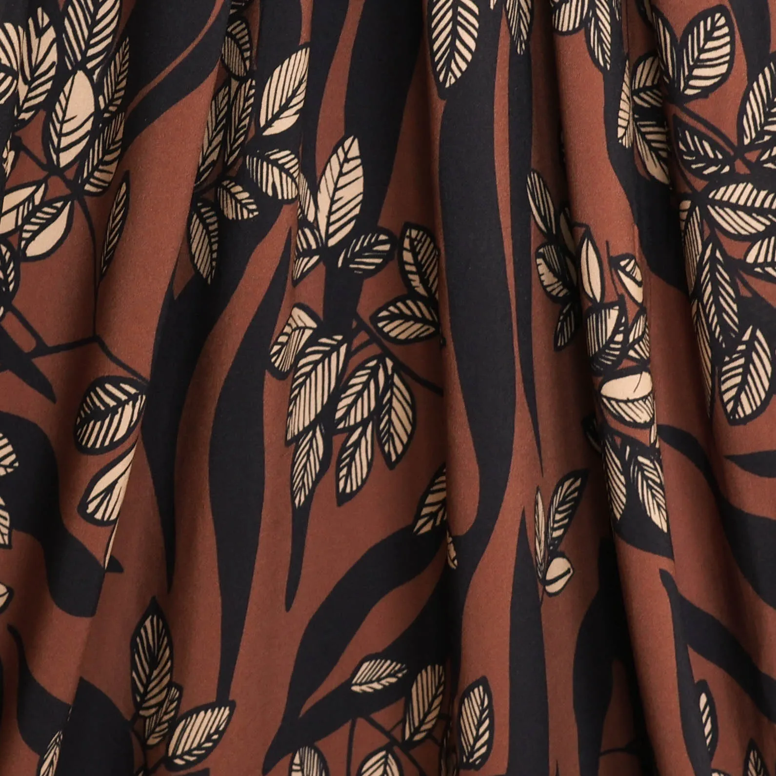 Viscose roest met tijgerprint en bladeren