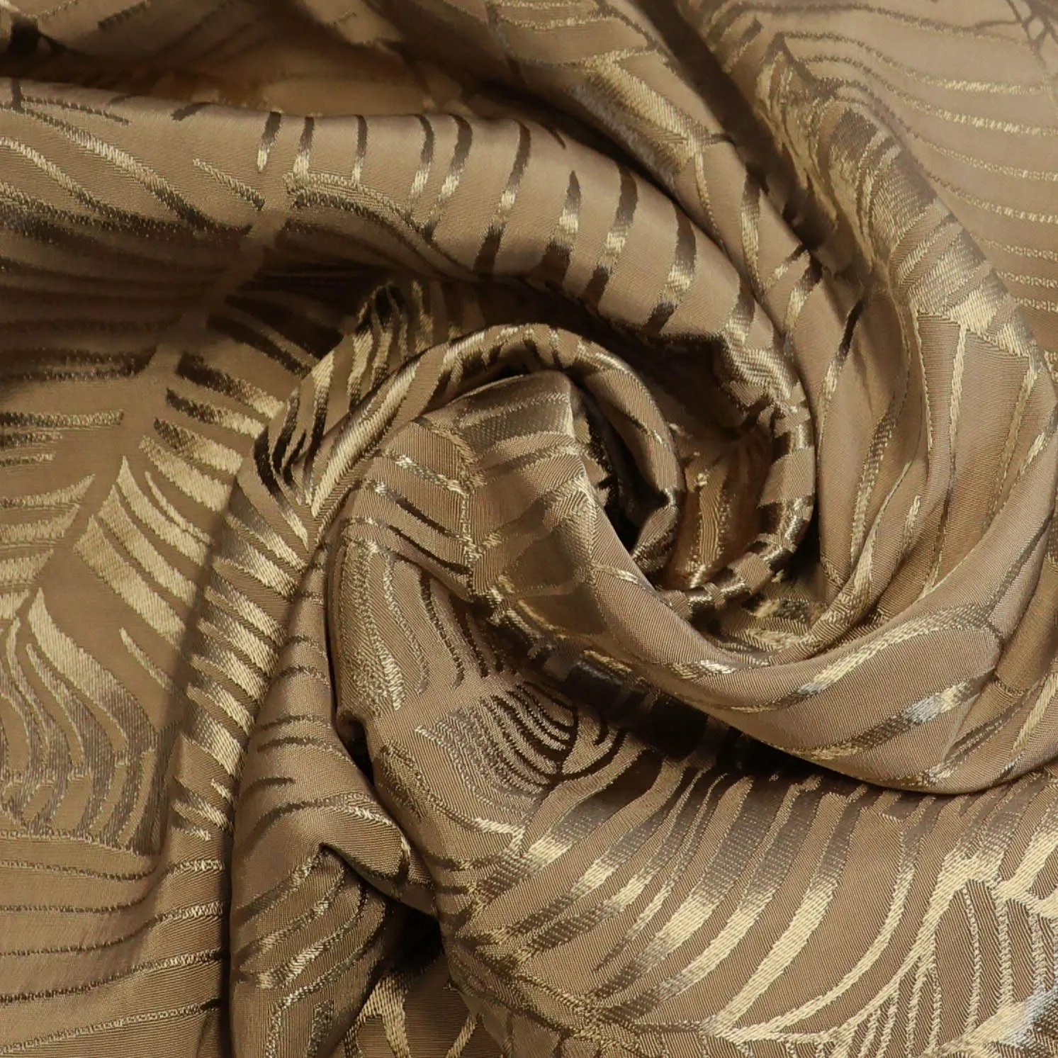Viscose jacquard beige met bladermotief