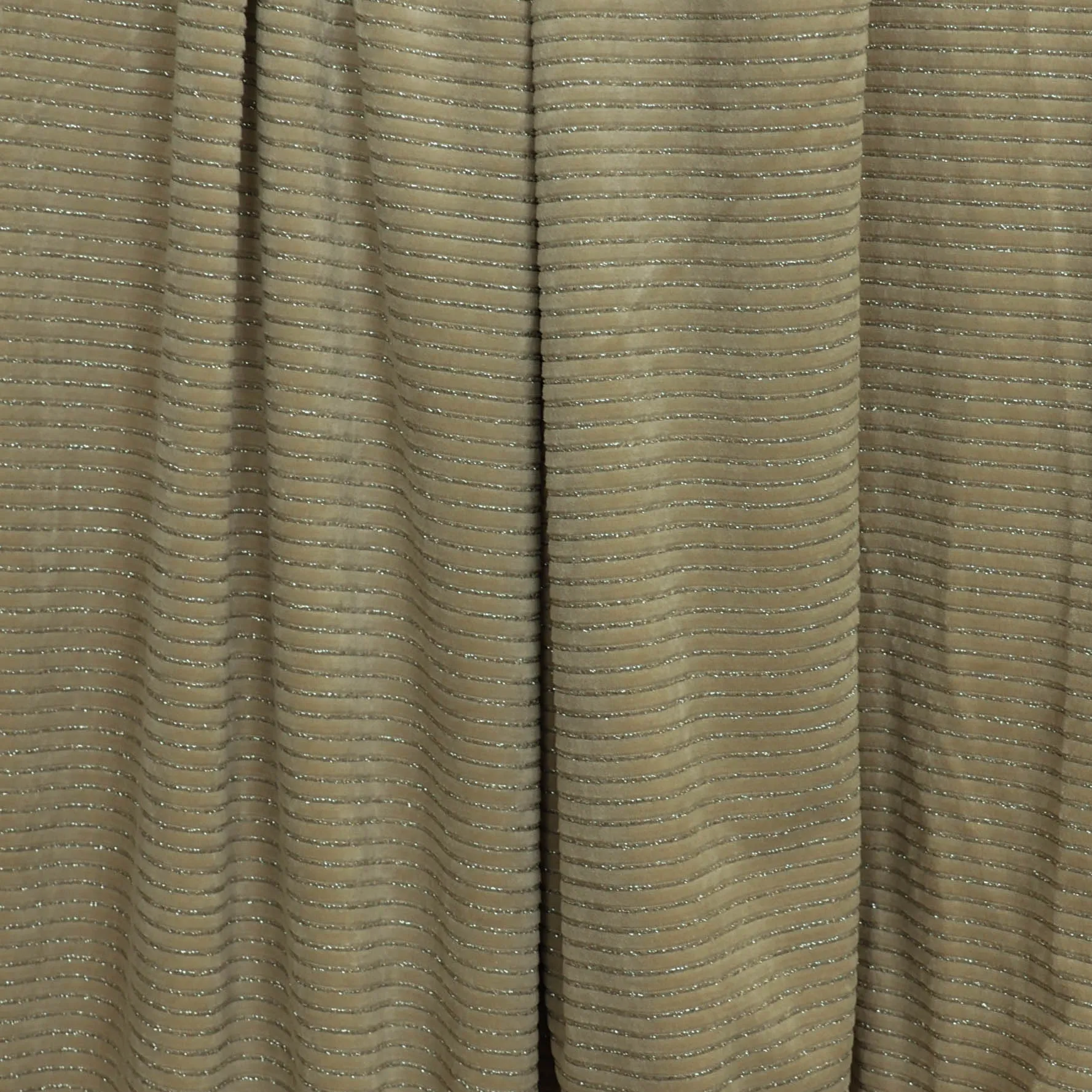 Ribfluweel met glitterdraad beige