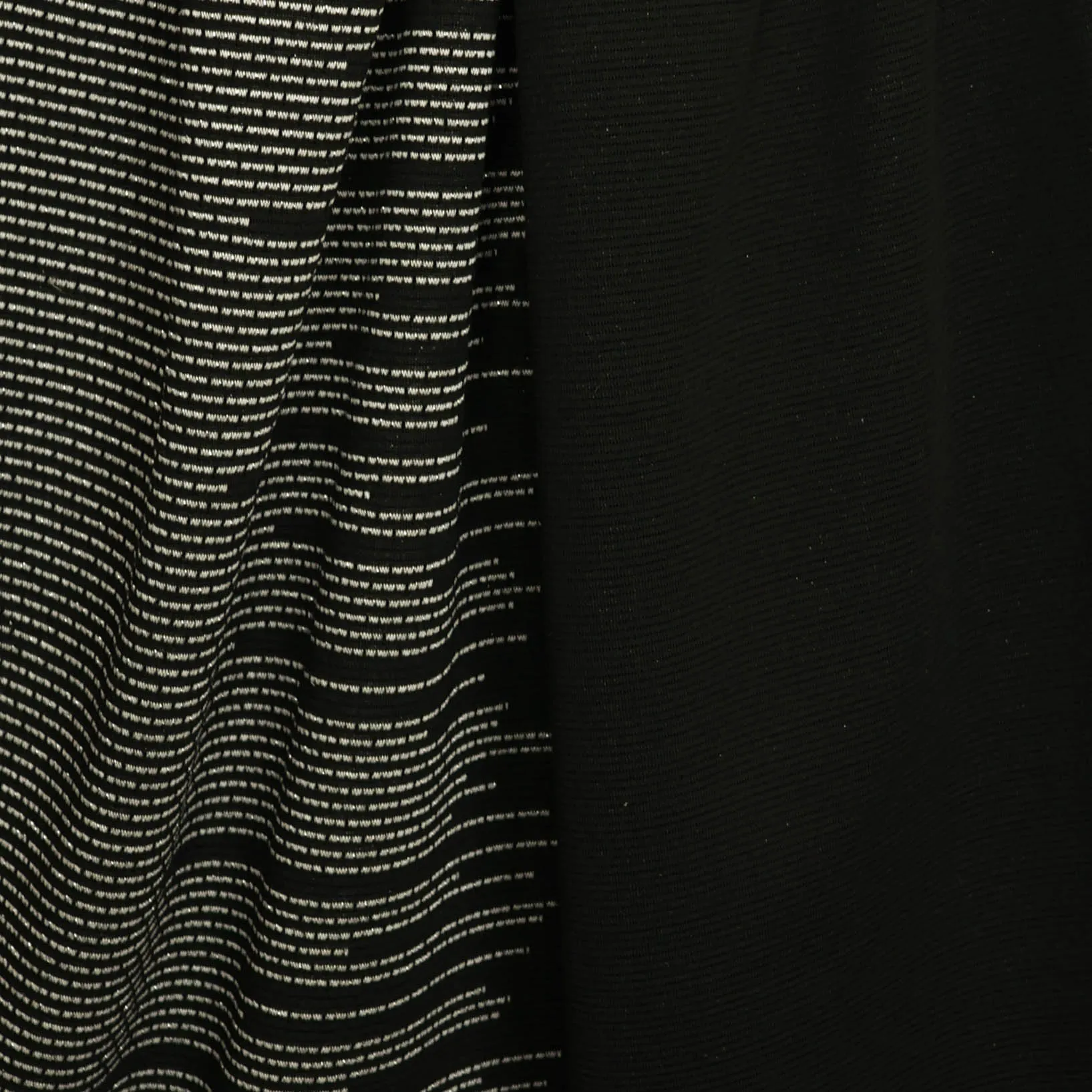 Jacquard tricot zwart-wit met strepen