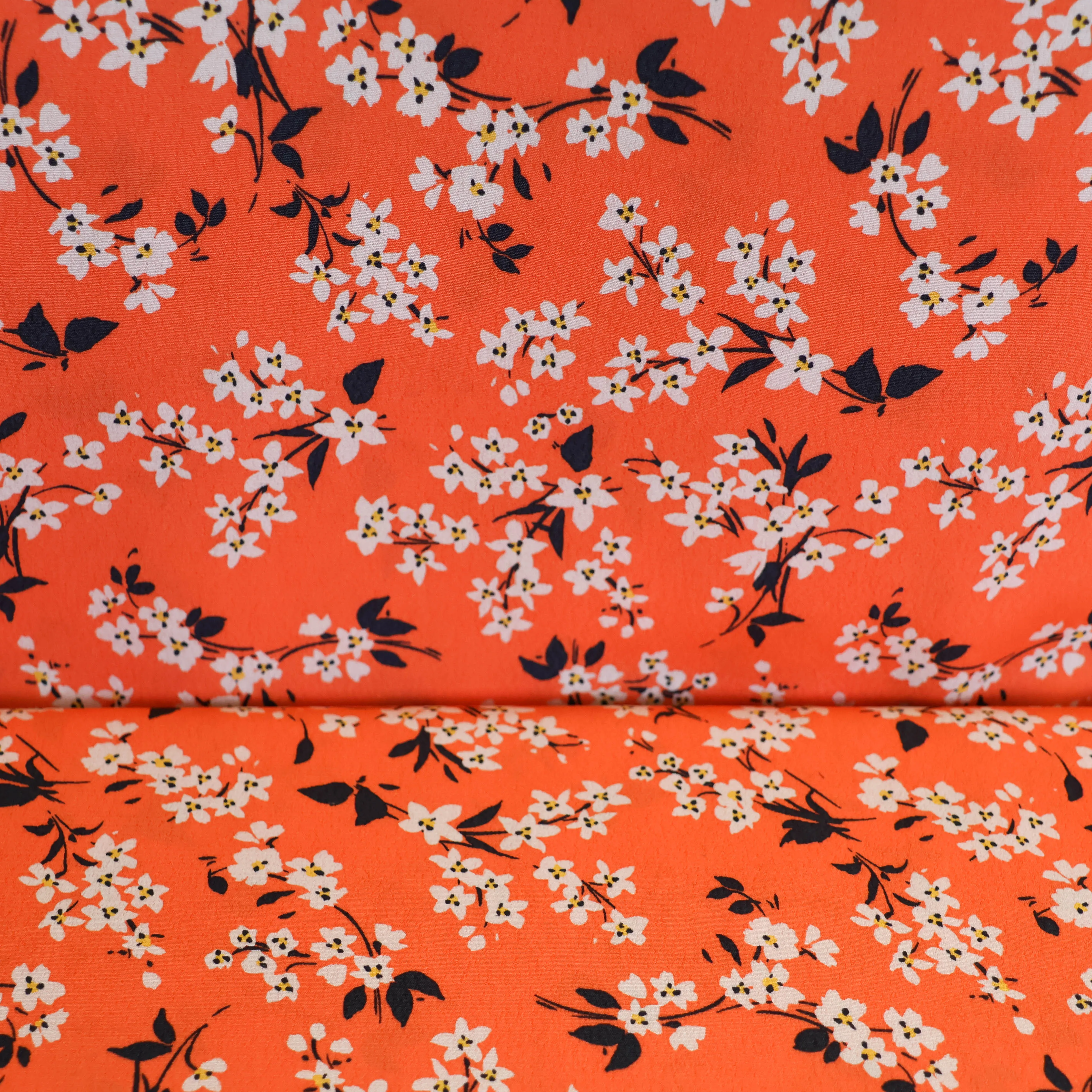 Viscose oranje met bloementjes