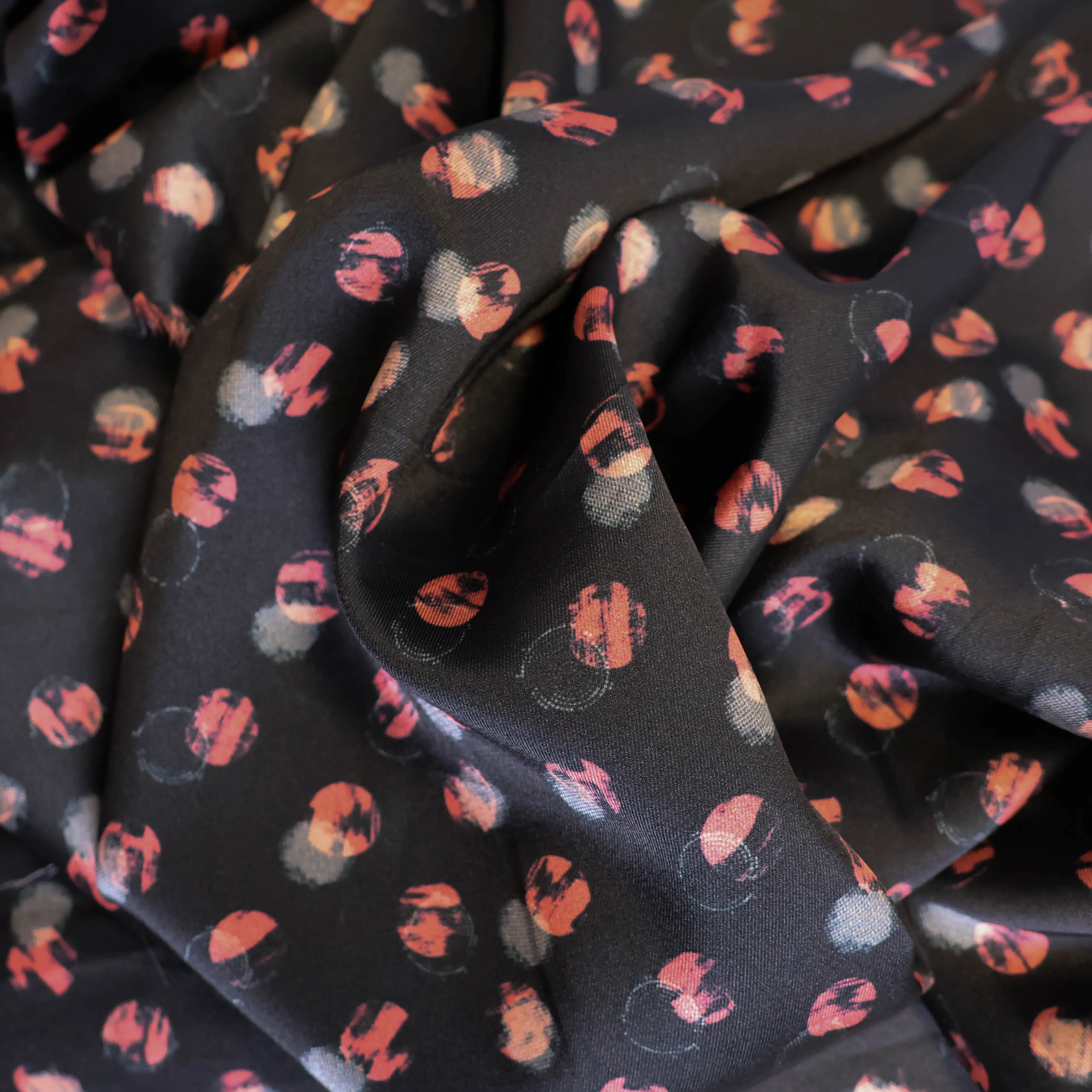 Polyester zwart met bollen