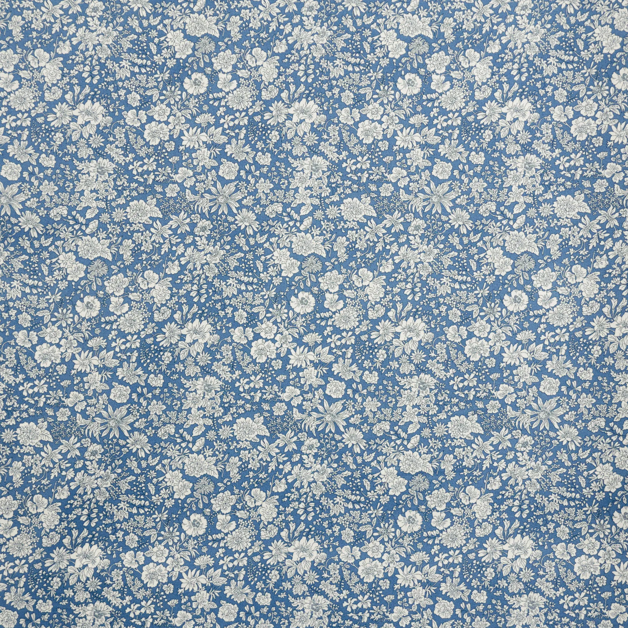 Katoen blauw met witte bloemen