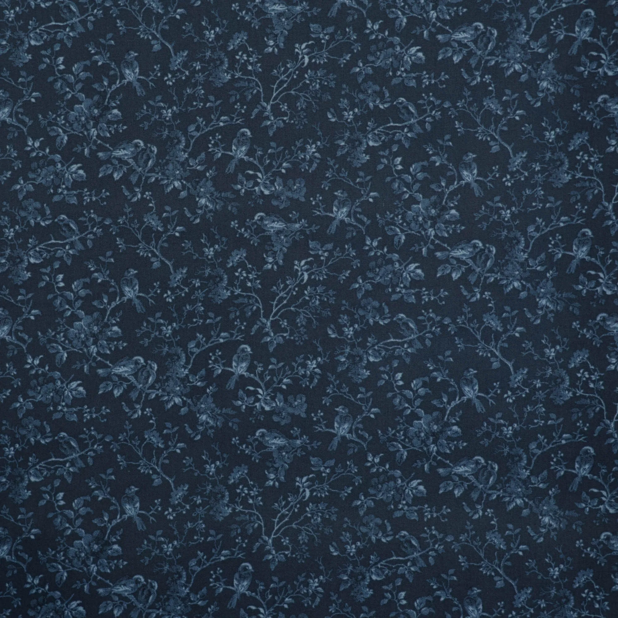Katoen donkerblauw met bloemenpatroon