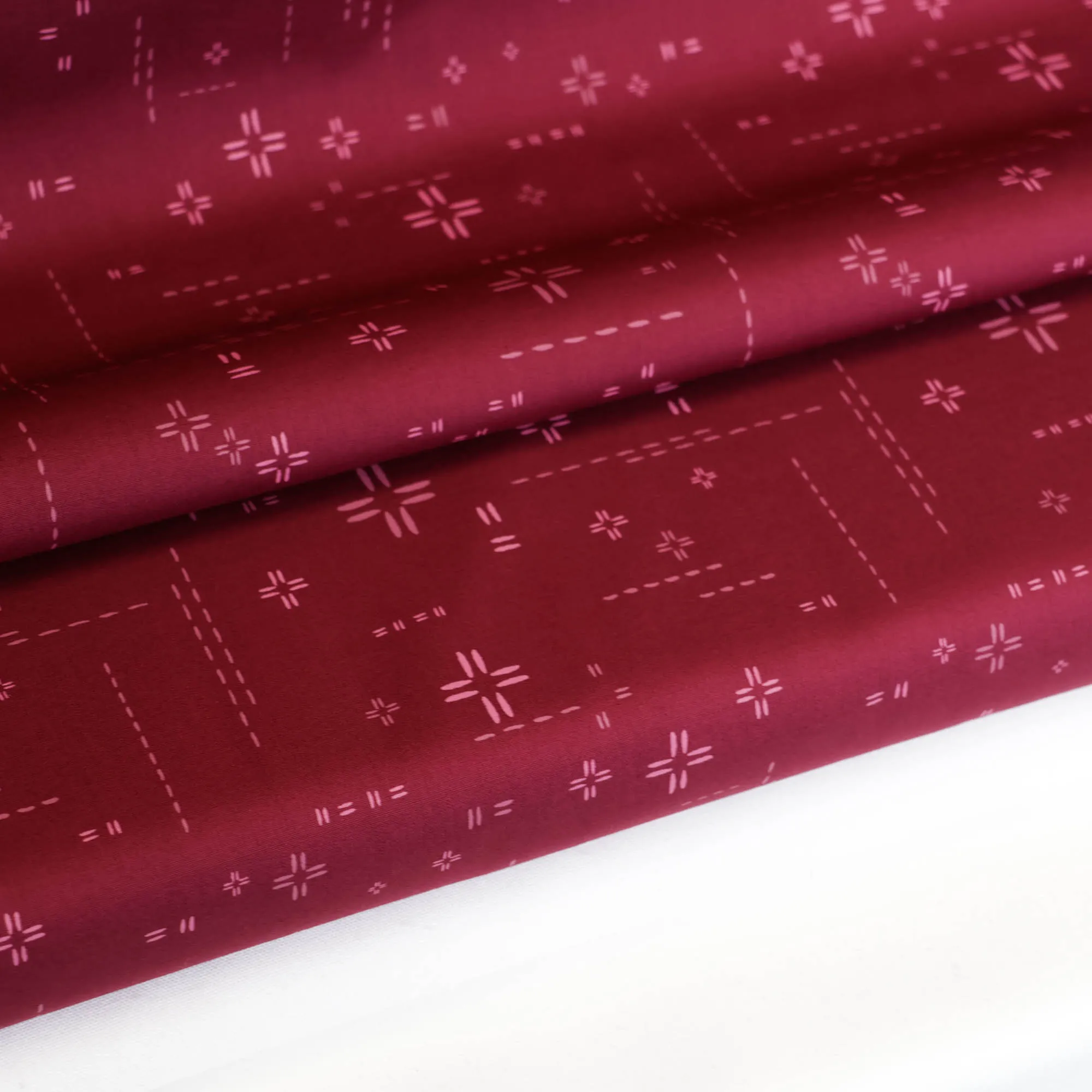 Katoen bordeaux met abstract patroon