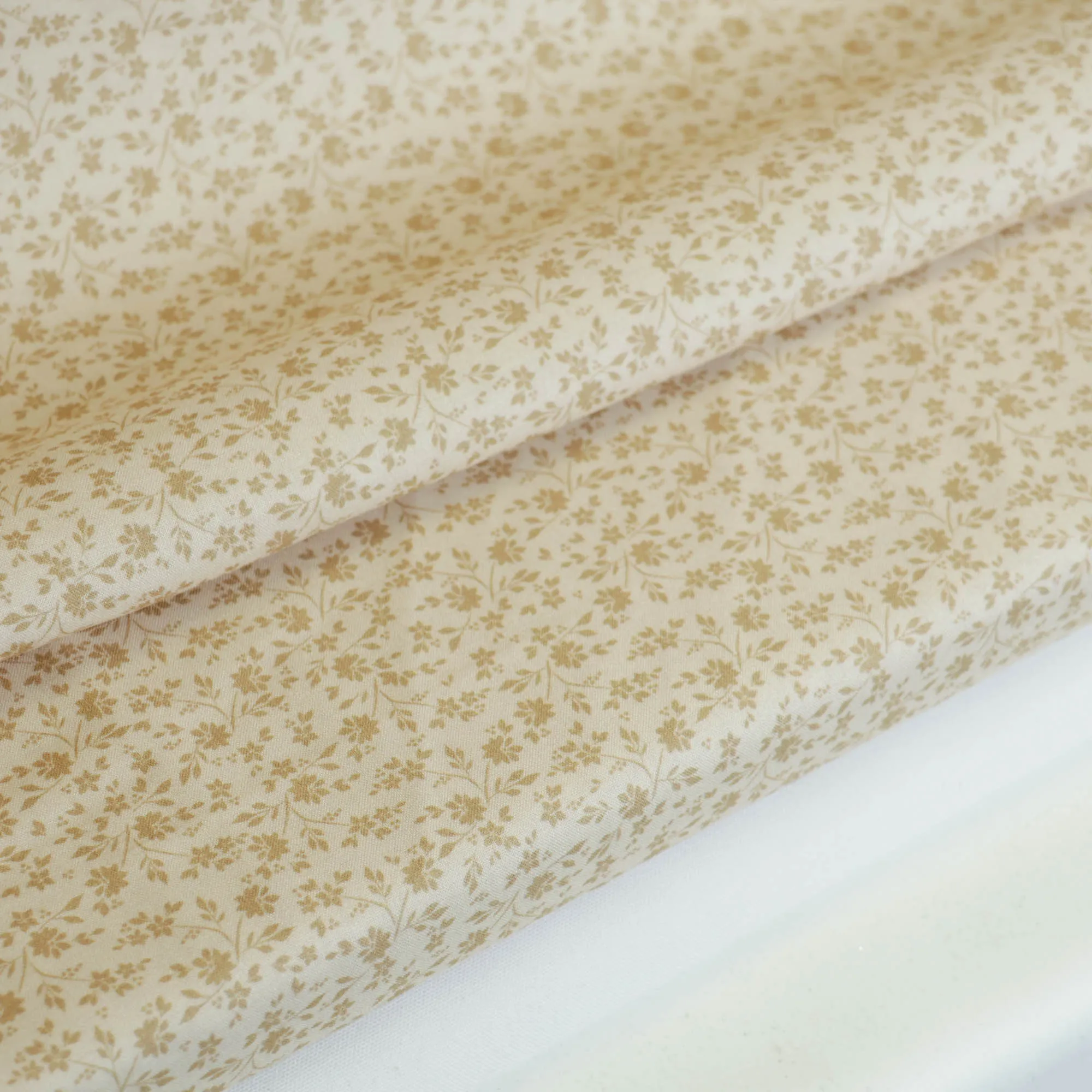 Katoen beige met bloementjes