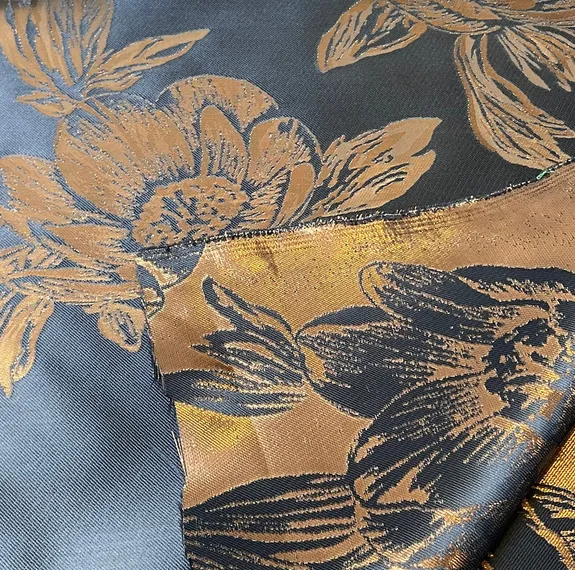 Jacquard zwart met bronzen bloemen