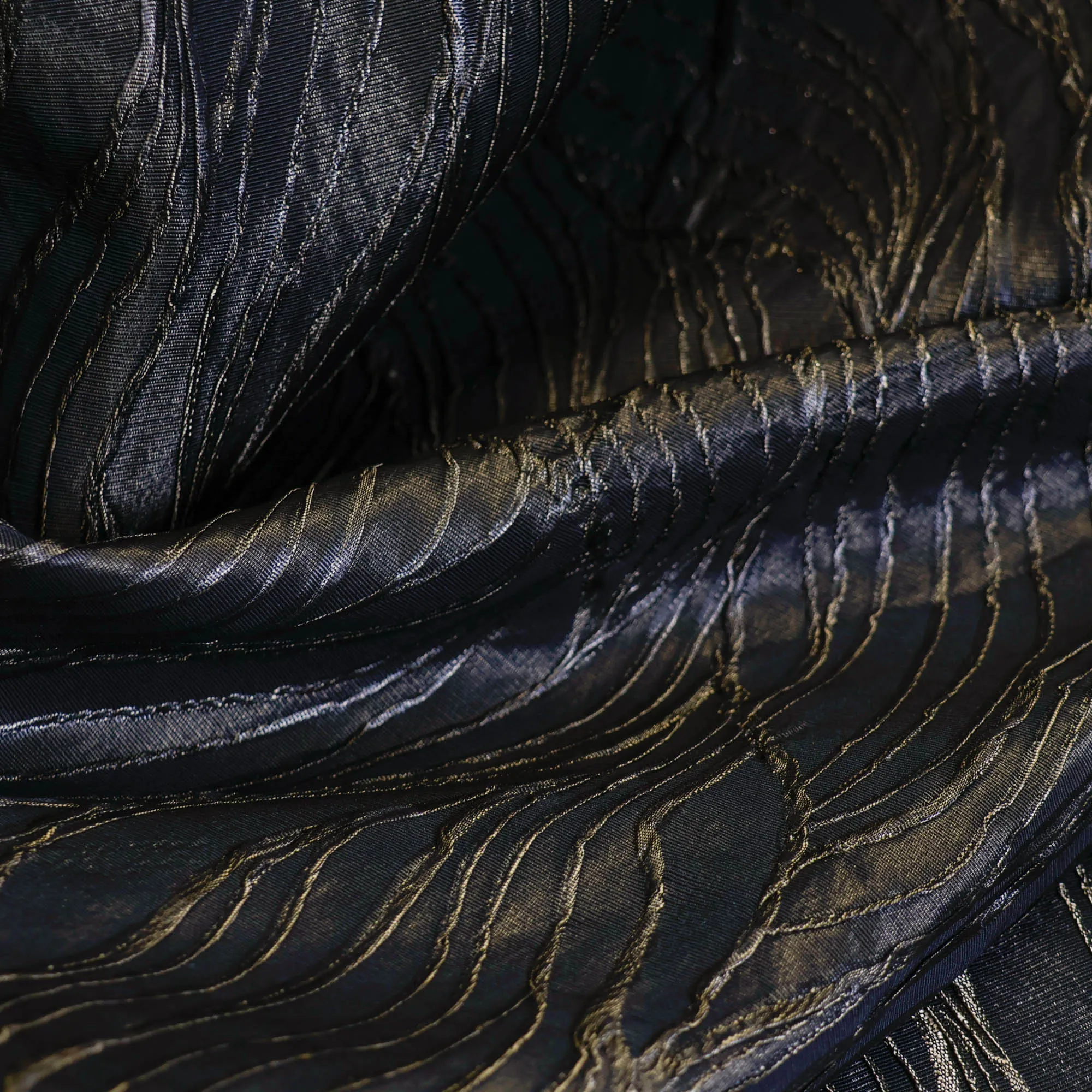 Jacquard polyester stretch met glanzend reliëf patroon