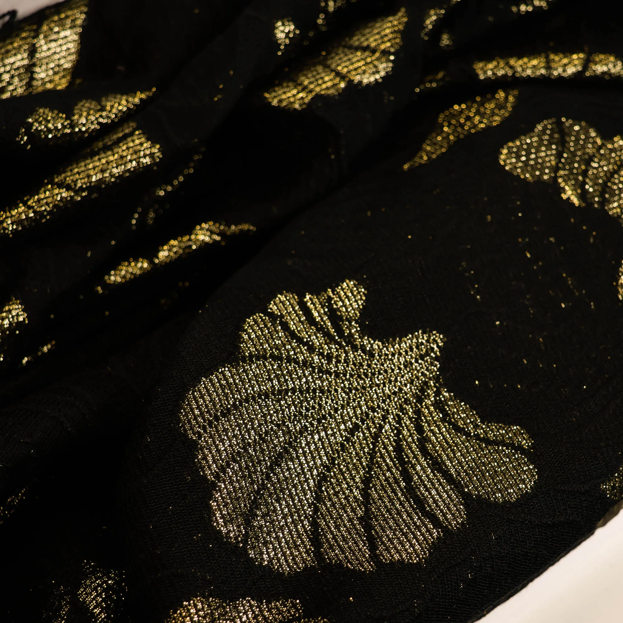 Jacquard breitje met gouden motief