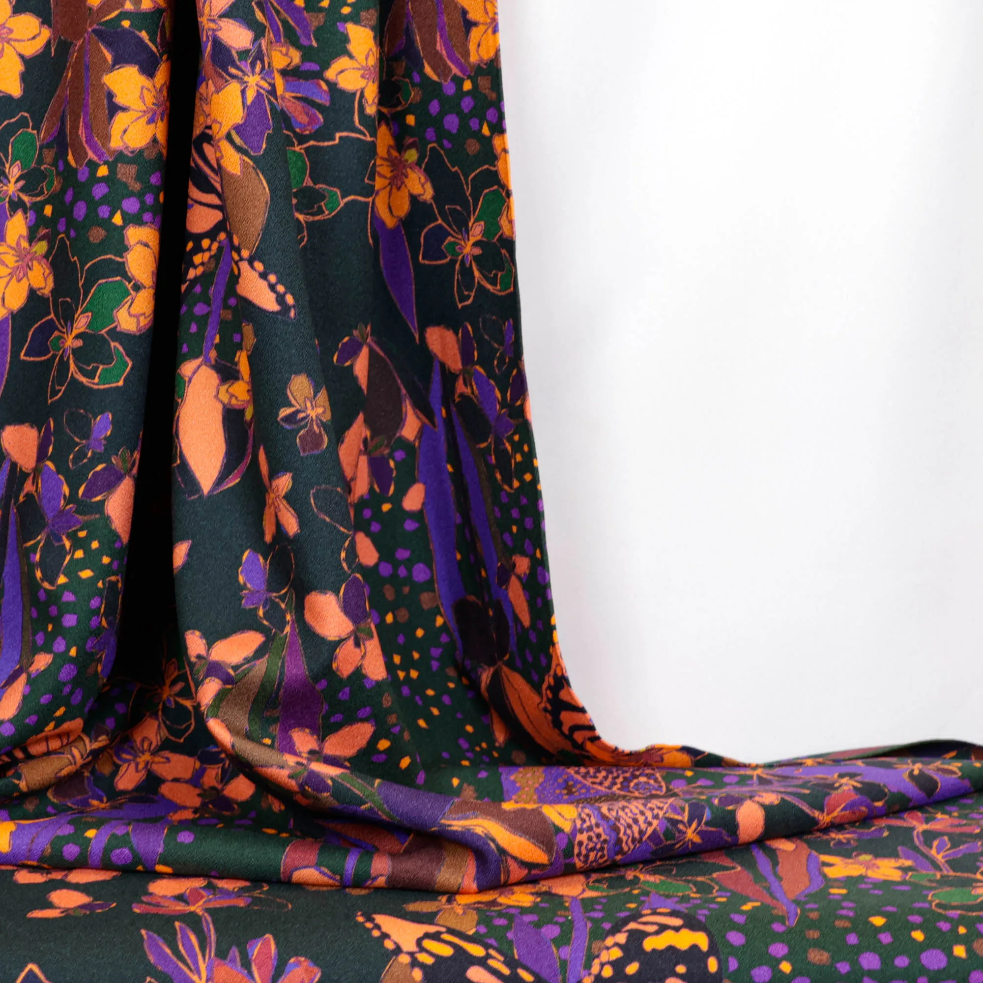 Viscose crêpe paars met bloemenprint  - A La Ville