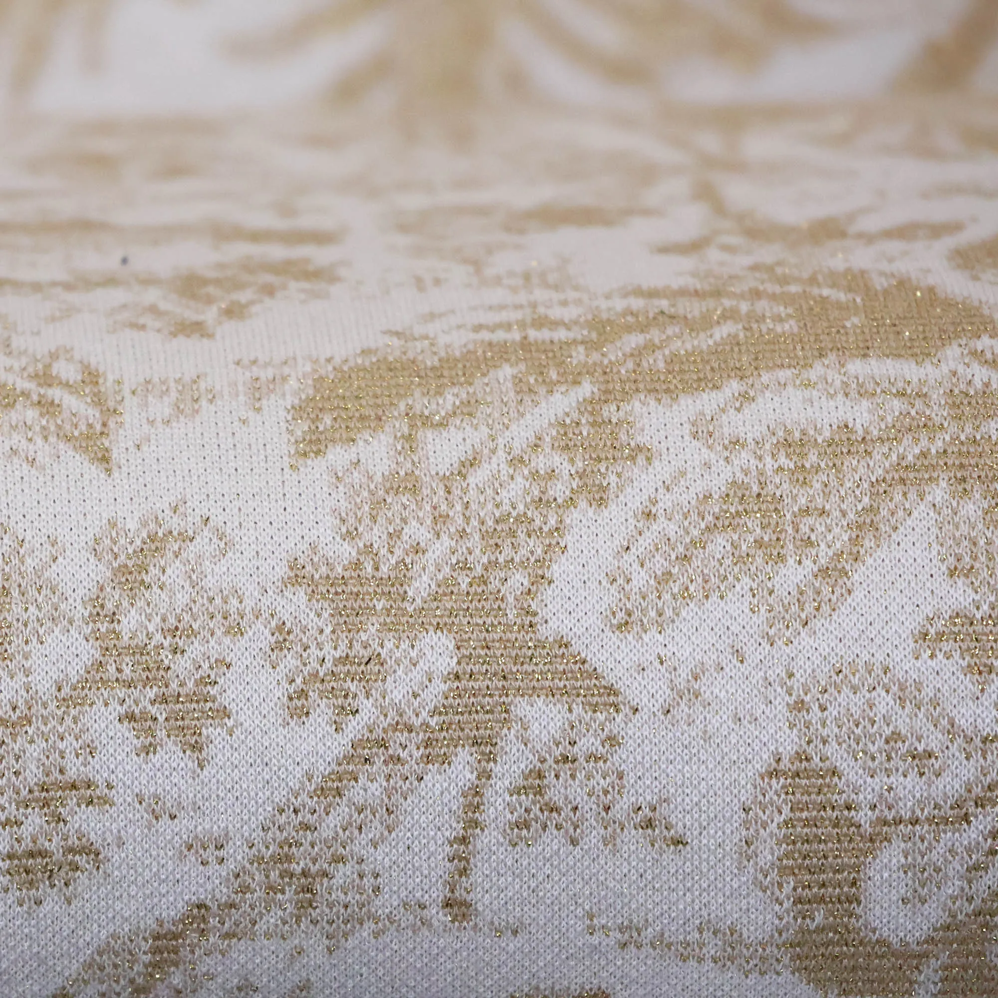 Jacquard tricot met sierlijk gouden patroon