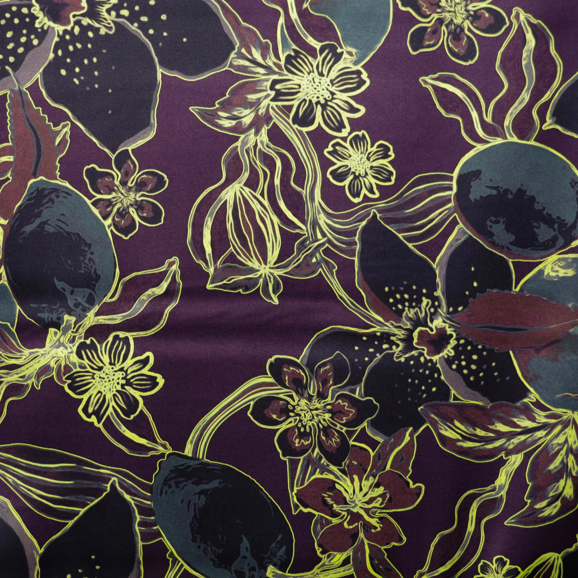 Viscose donker aubergine met gele bloemen