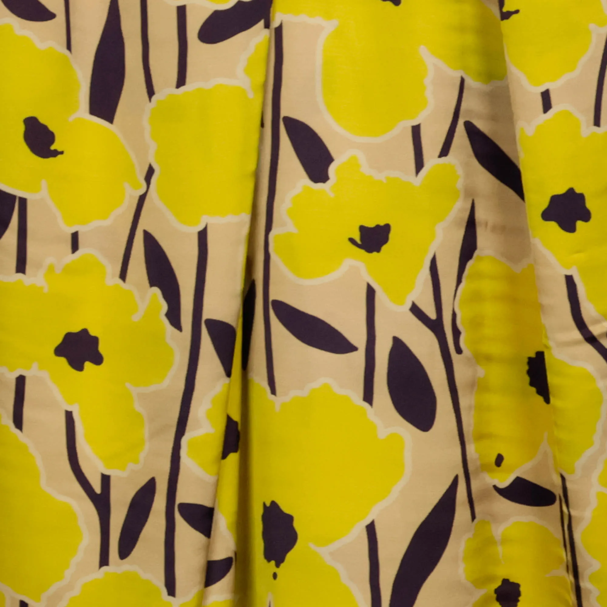 Viscose satijn beige met gele bloemen - A La Ville