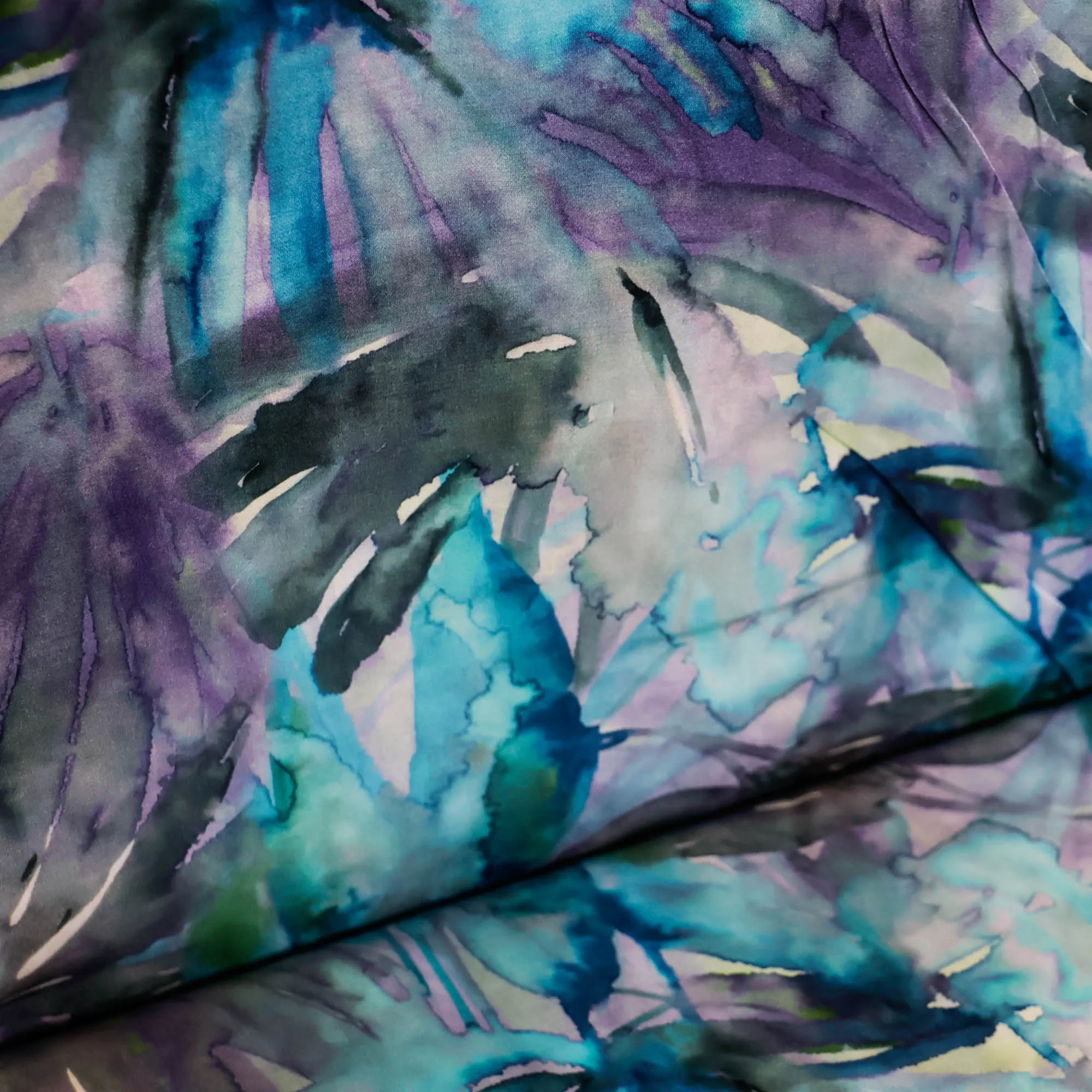 Viscose zijde blauw/paars met bladeren