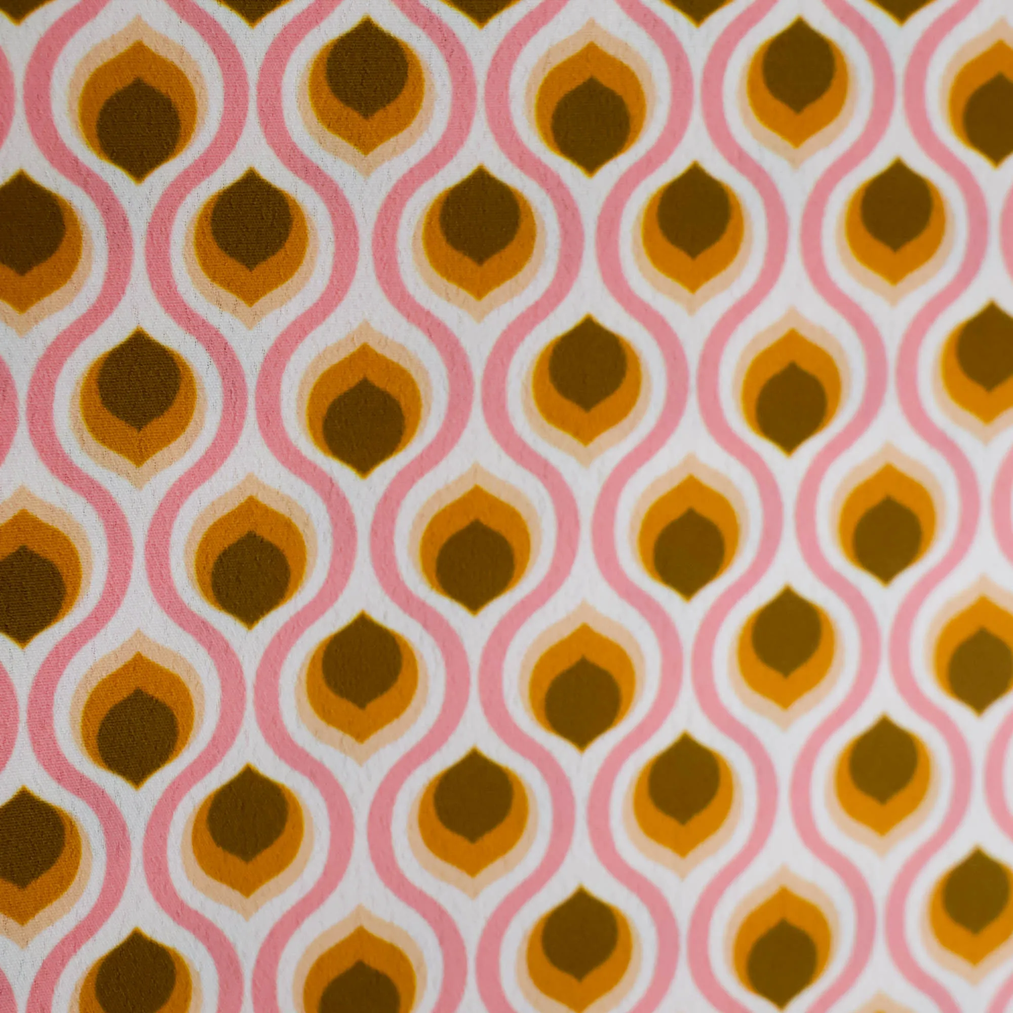 Crêpe polyester met abstract oranje patroon