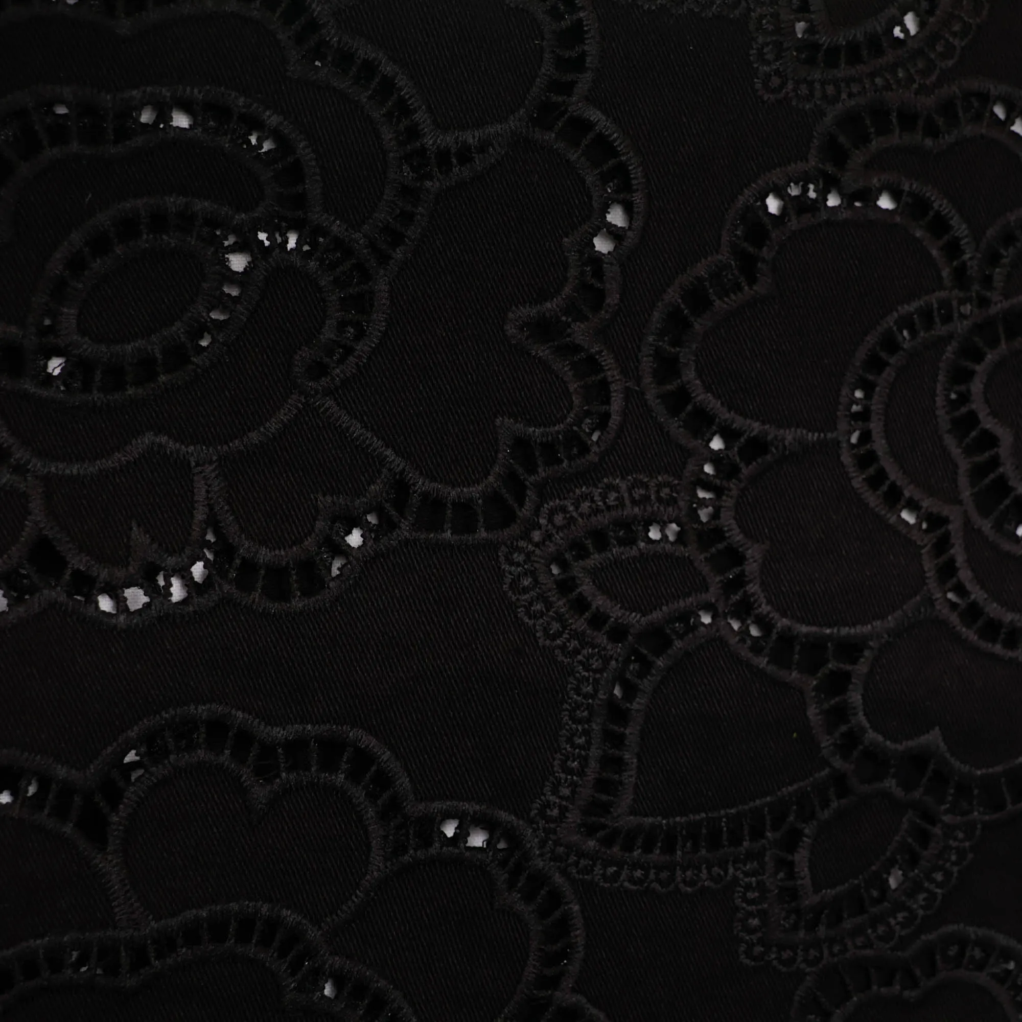 Broderie denim zwart met bloemen