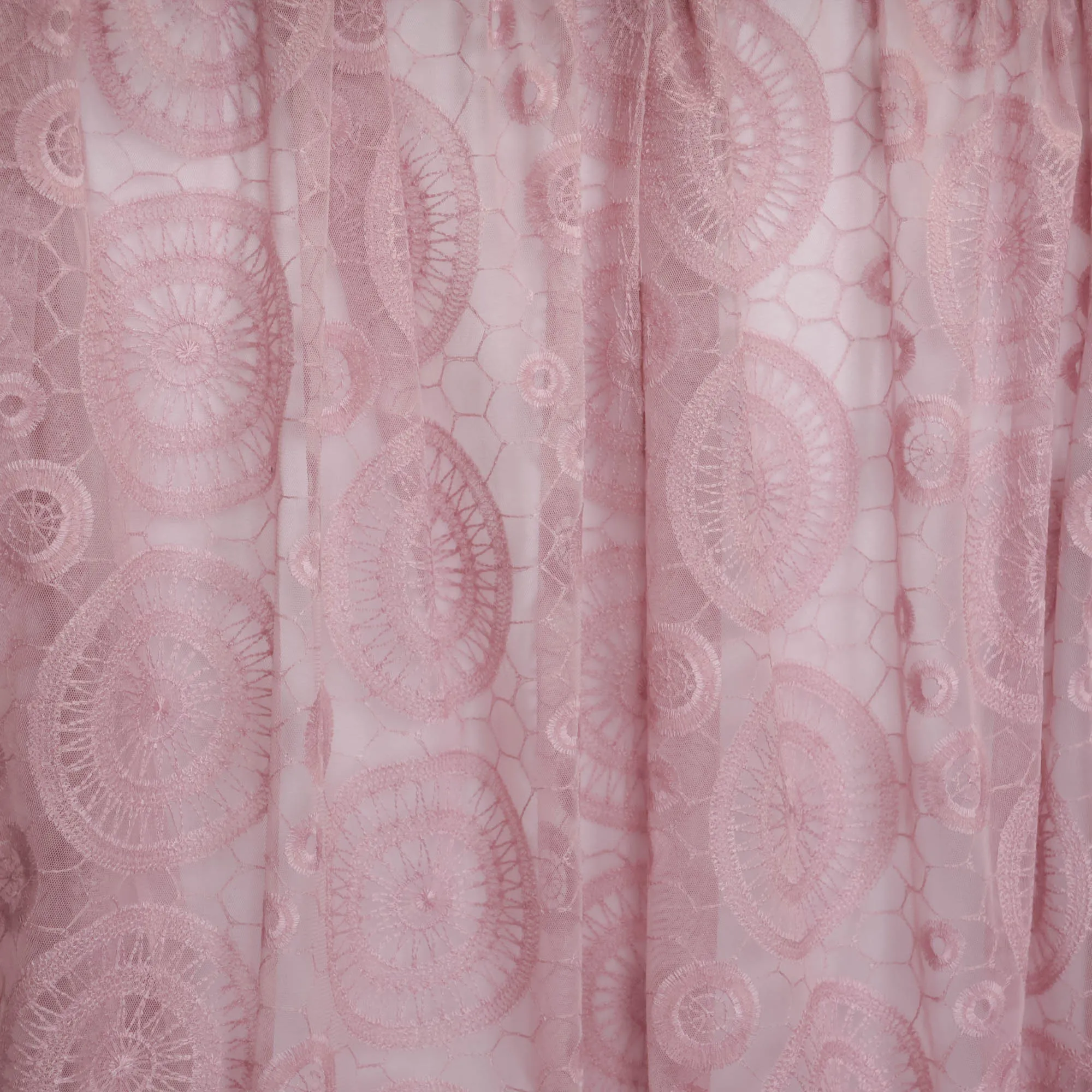 Broderie tule oud roze met ronde figuren