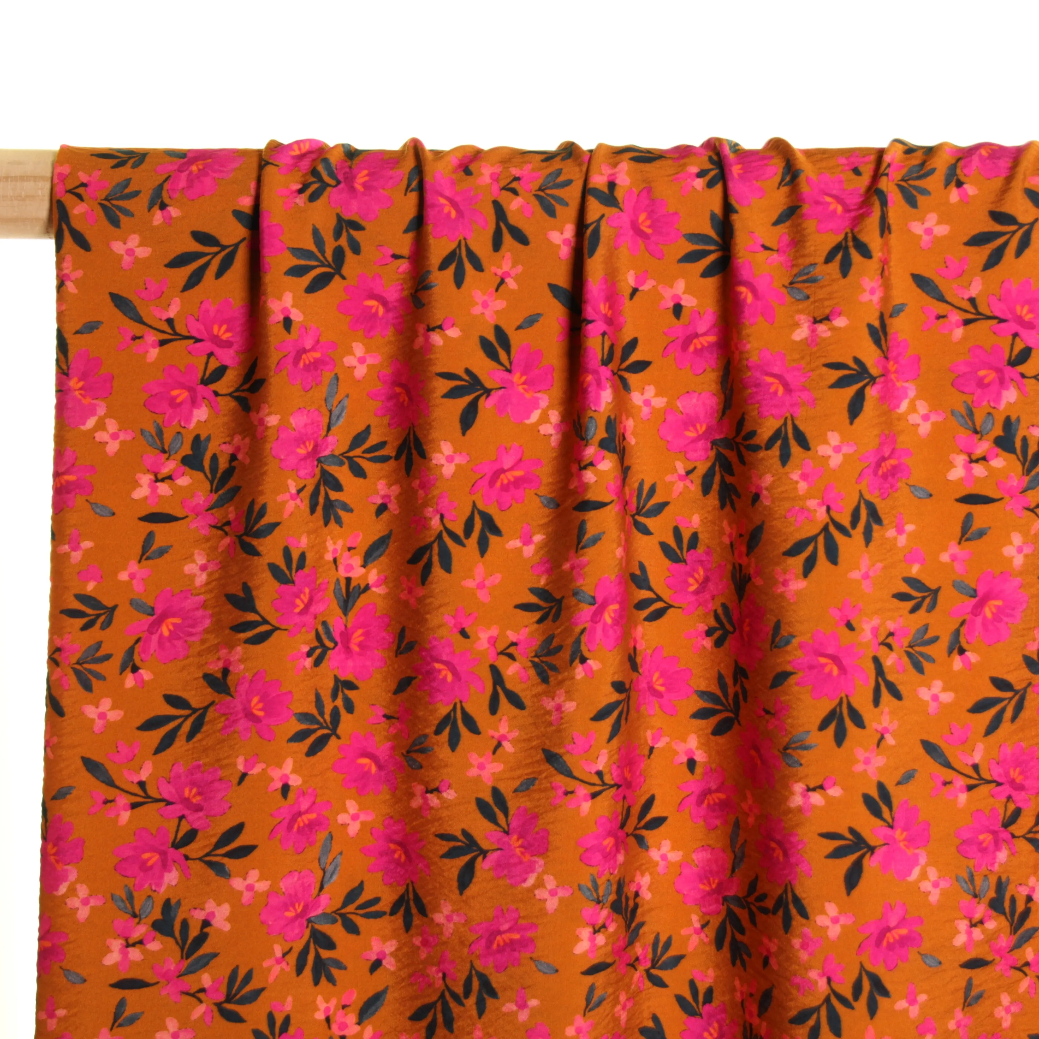 Viscose crinkle oker met bloemen - Atelier Jupe