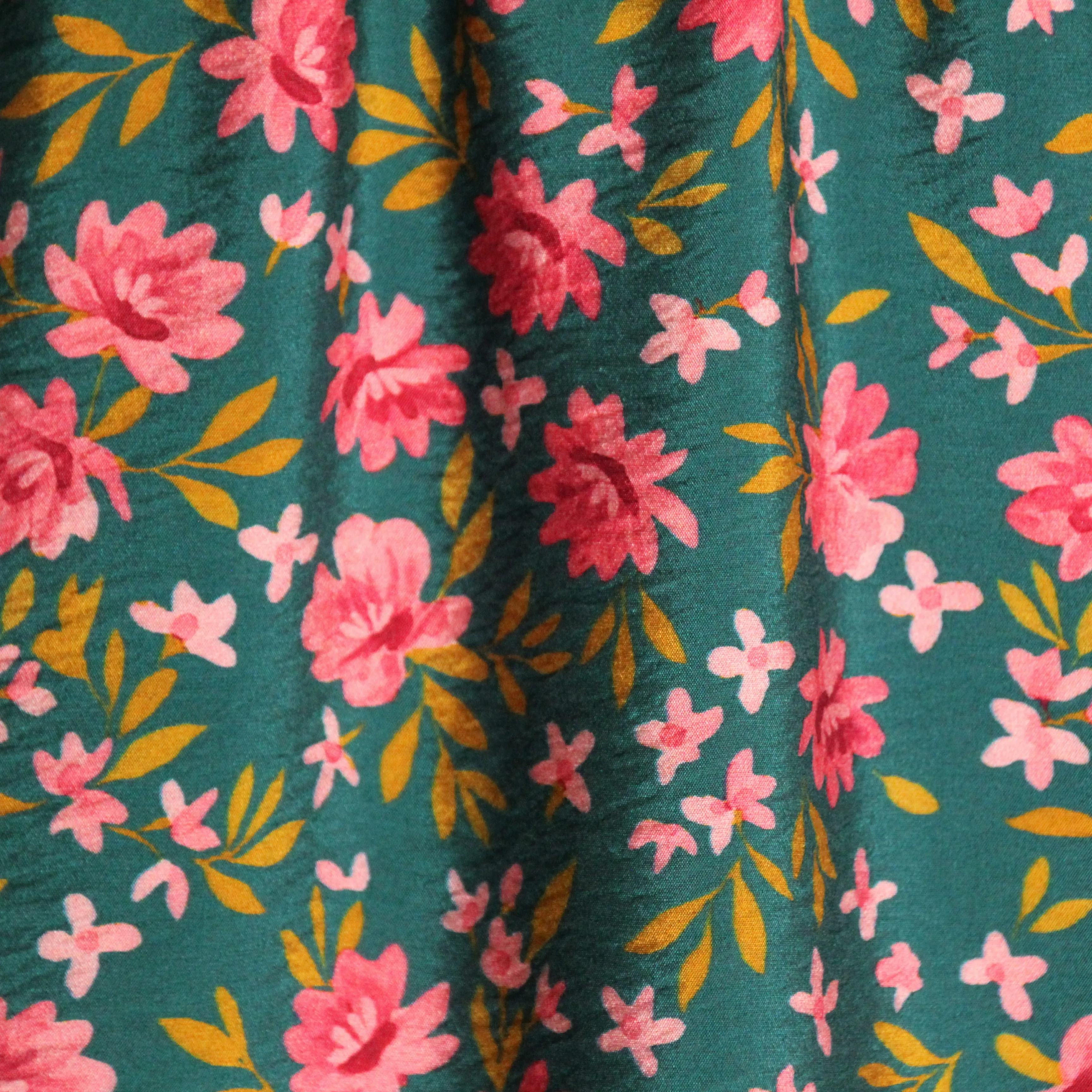 Viscose crinkle groen met bloemen - Atelier Jupe