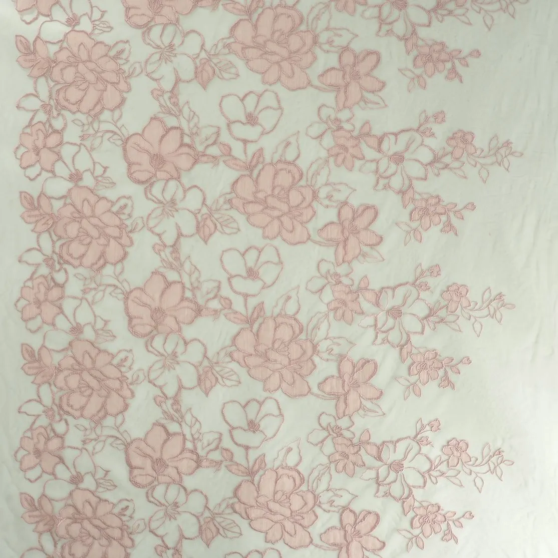 Broderie met roze bloemen - Lorré