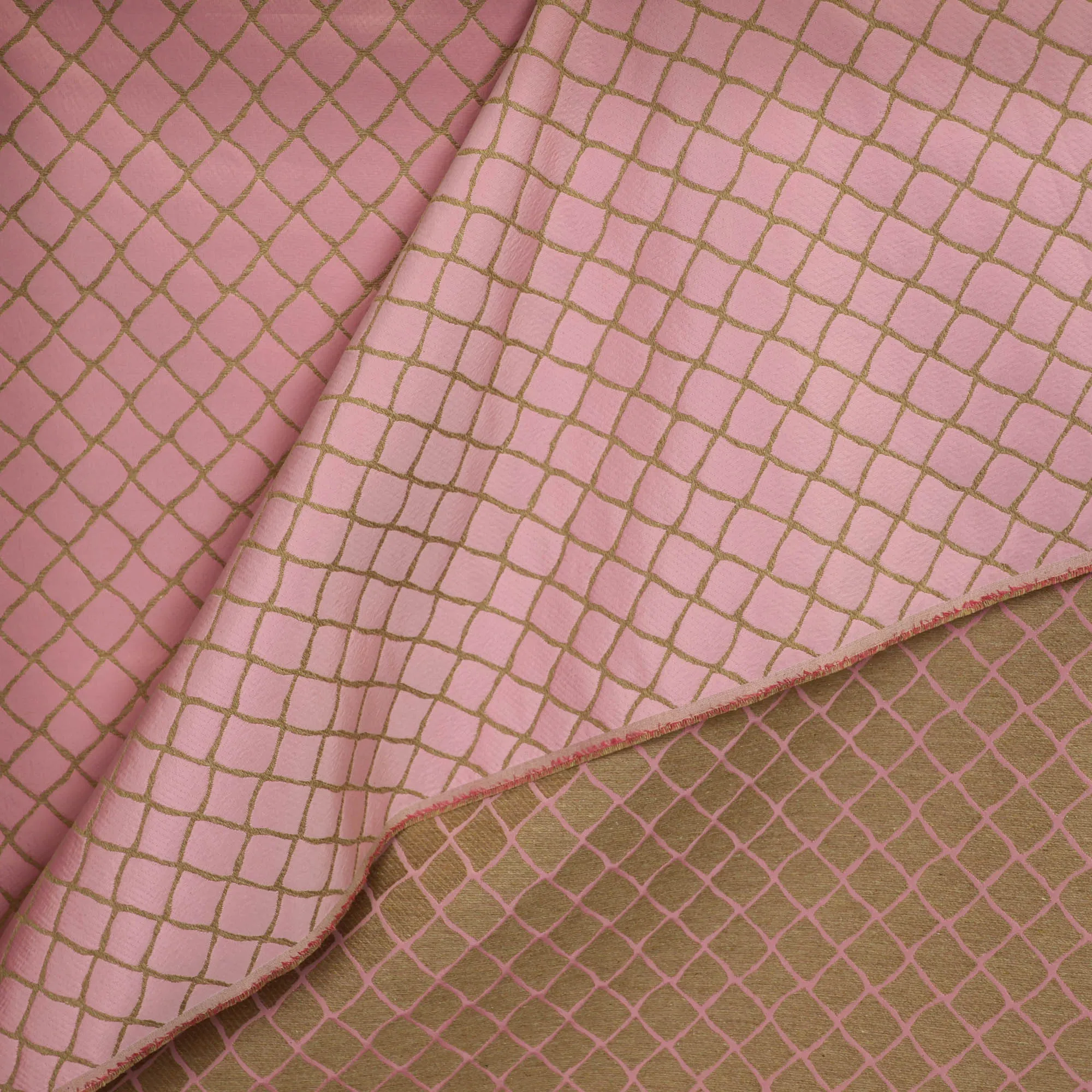 Jacquard roos en beige