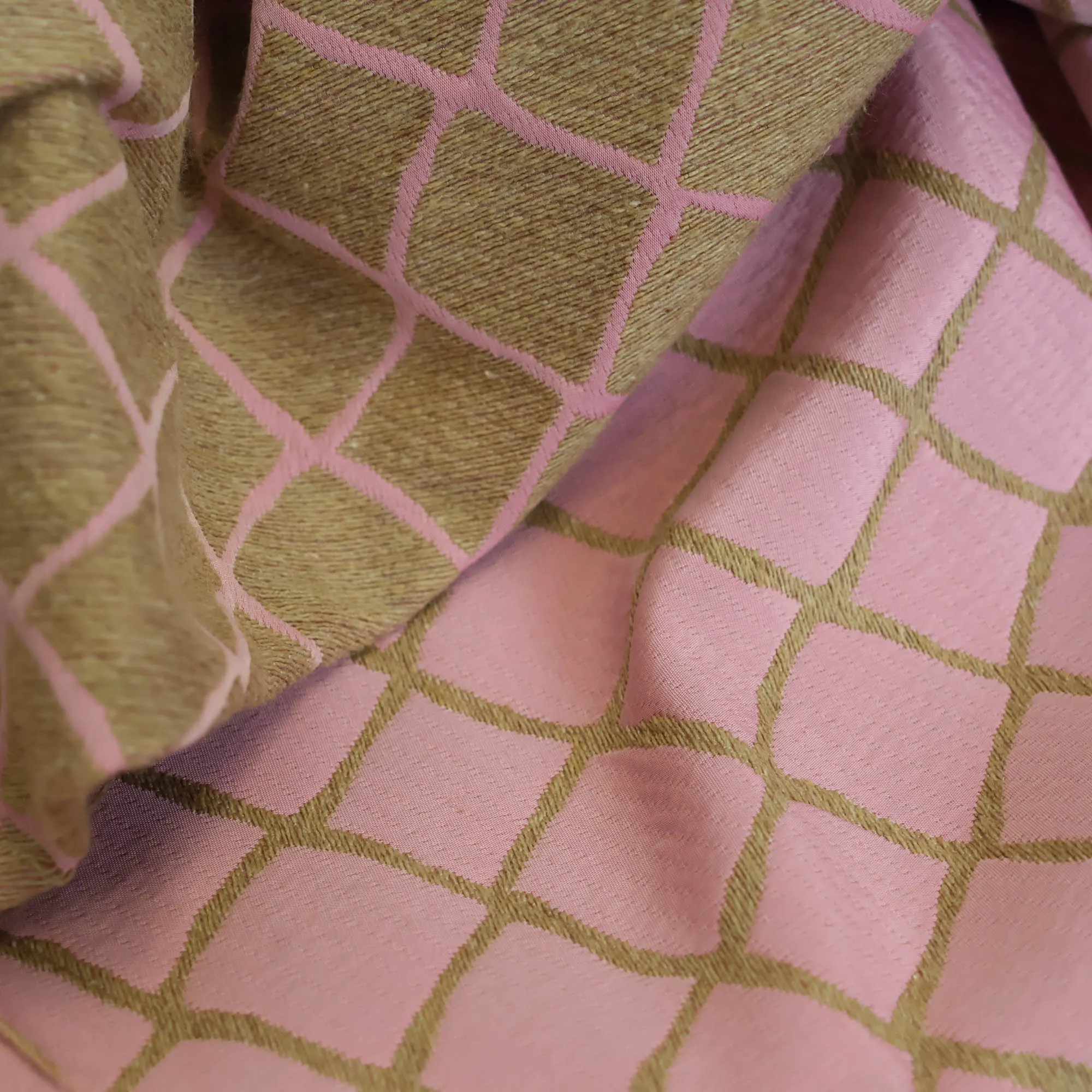 Jacquard roos en beige