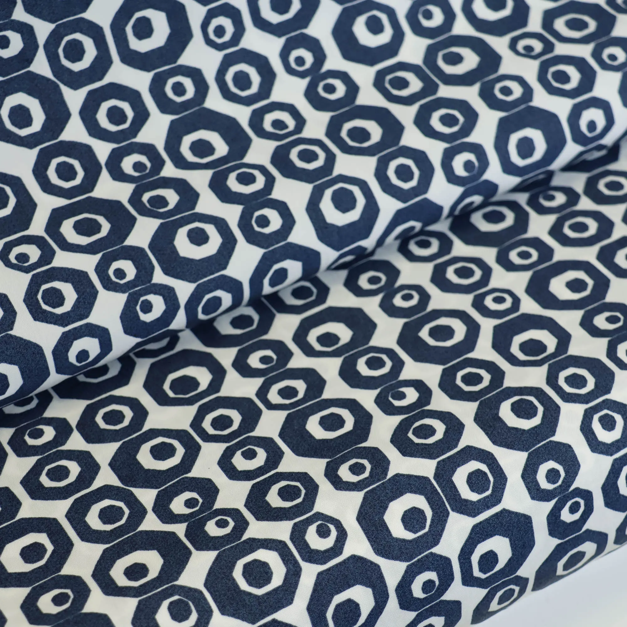 Katoen wit met blauwe print
