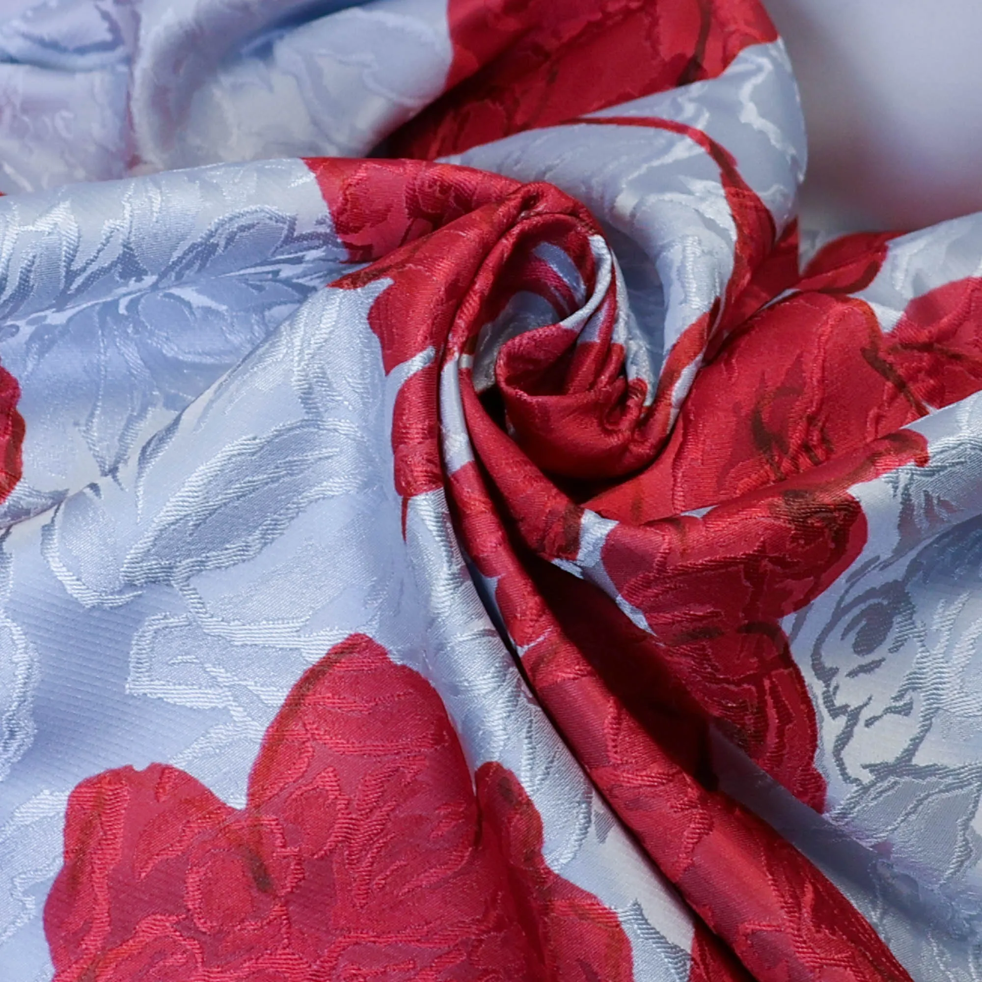 Jacquard lichtblauw met rode bloemen - Lorré
