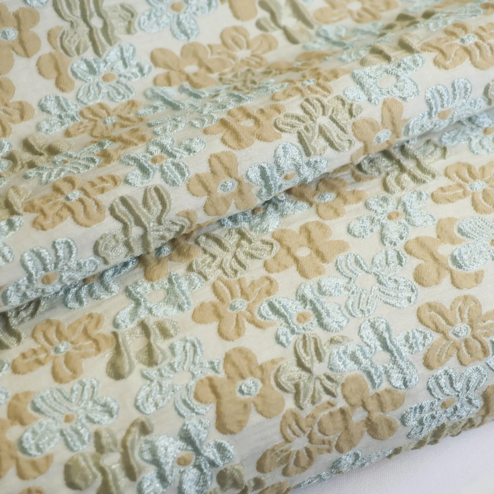 Jacquard beige met bloemen