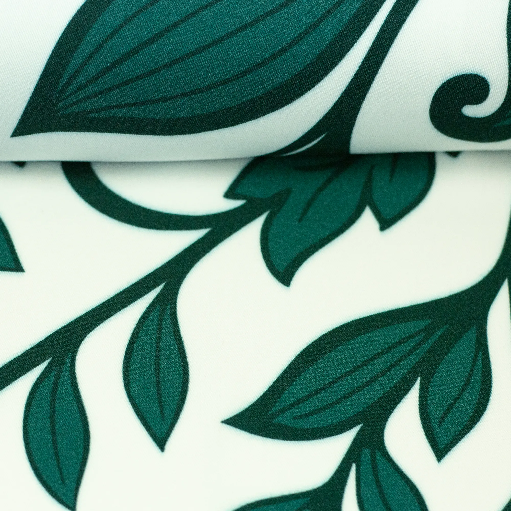 Viscose wite met groene bladeren print 'Simply Flowers'