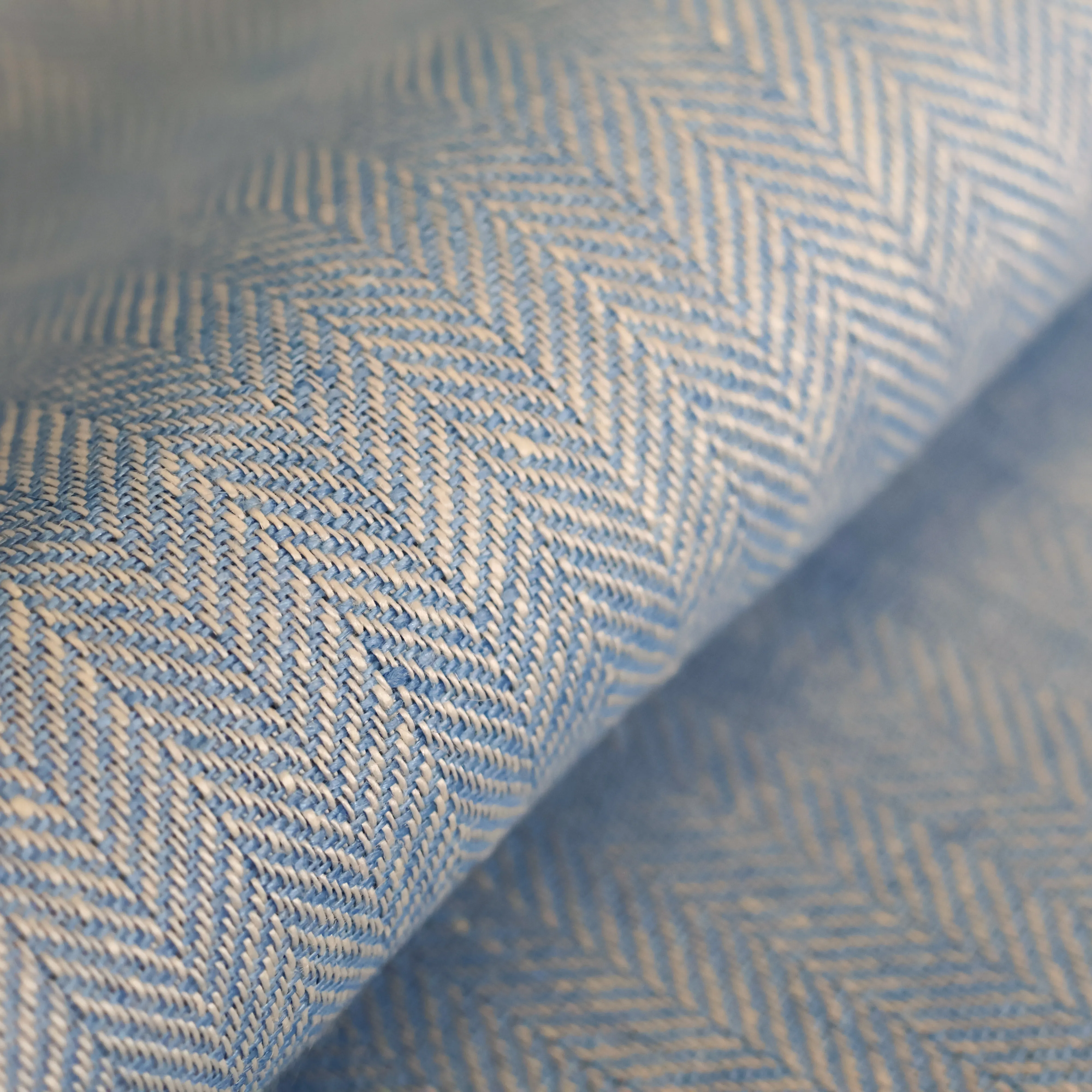 Viscose linnen blauw met visgraadmotief