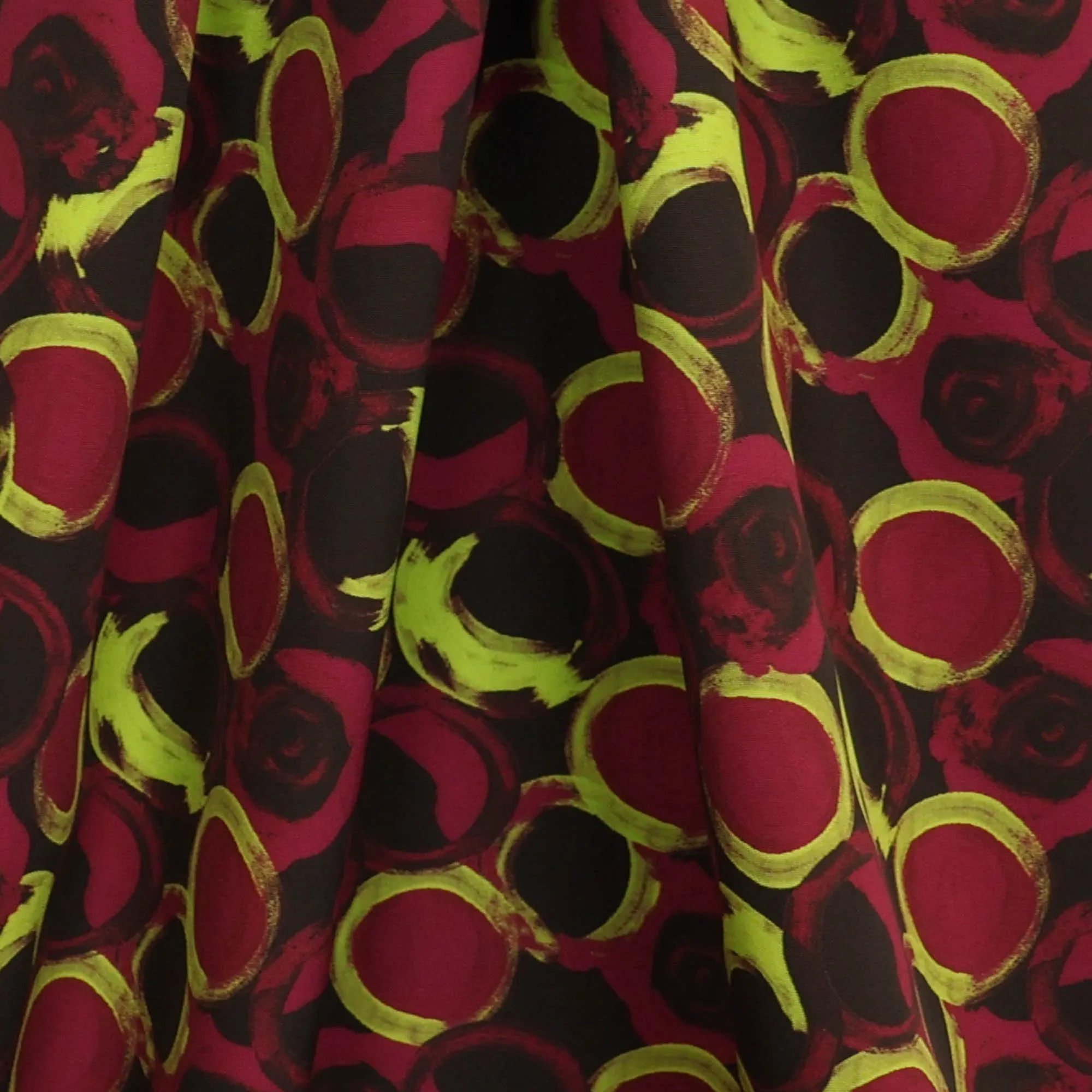 Stretch polyester zwart met cirkelpatroon - Knipmode